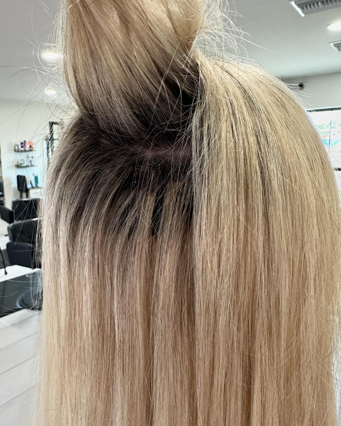 🌟 Introducing our latest extension method, Combline! 🌟 Perfect for filling in sparse areas on your hairline and top of your head where traditional extensions can&rsquo;t reach. Our owner, Mary, is now accepting new extension clients for this revolu