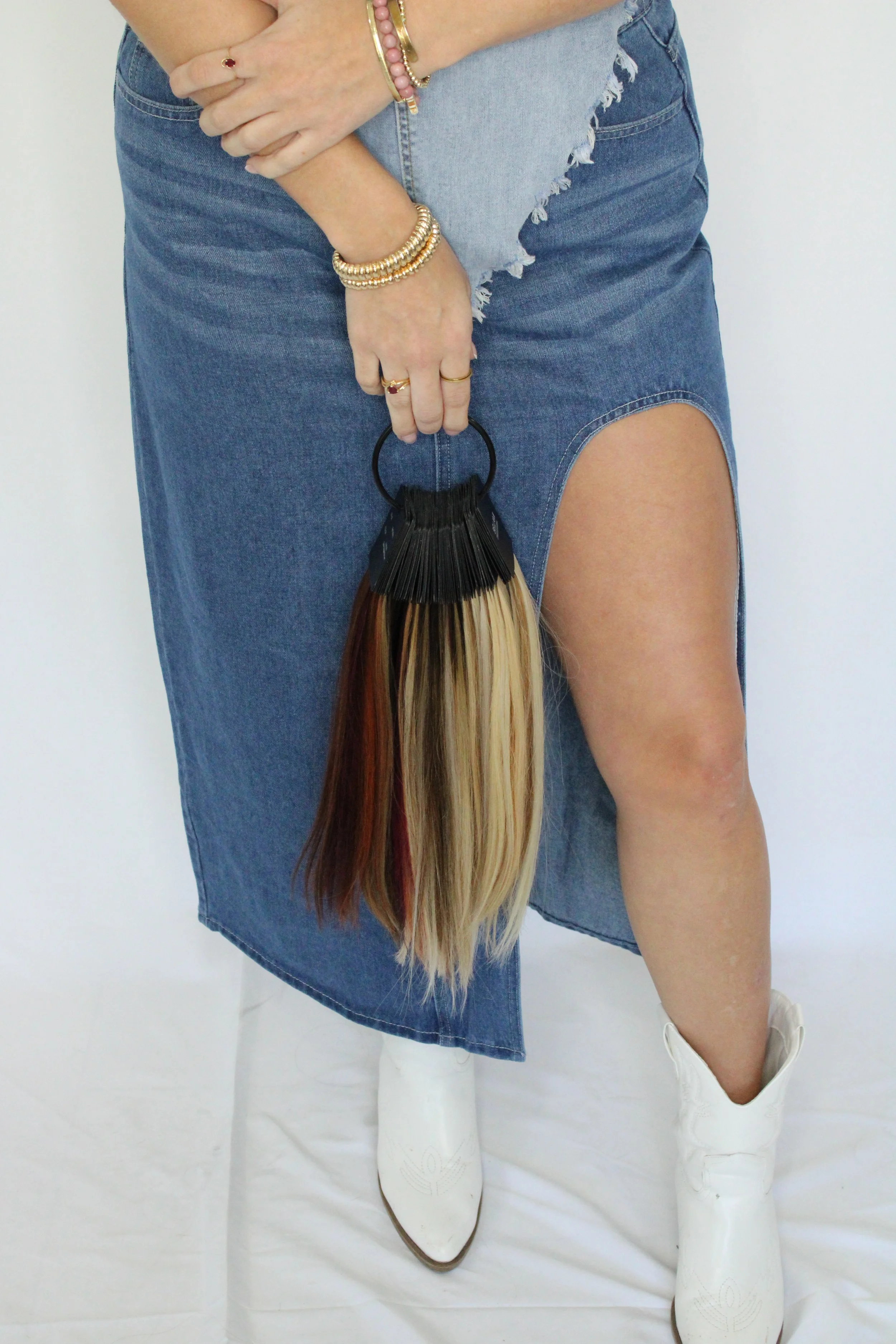Hand-Tied vs Tape-In Extensions: Which is Best for You?