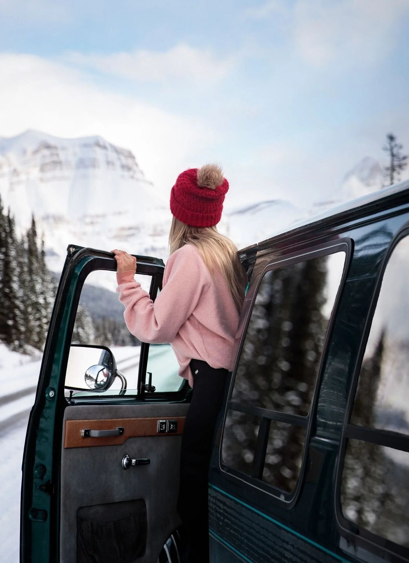 Complete 1 week Winter travel guide to the Canadian Rocky Mountains