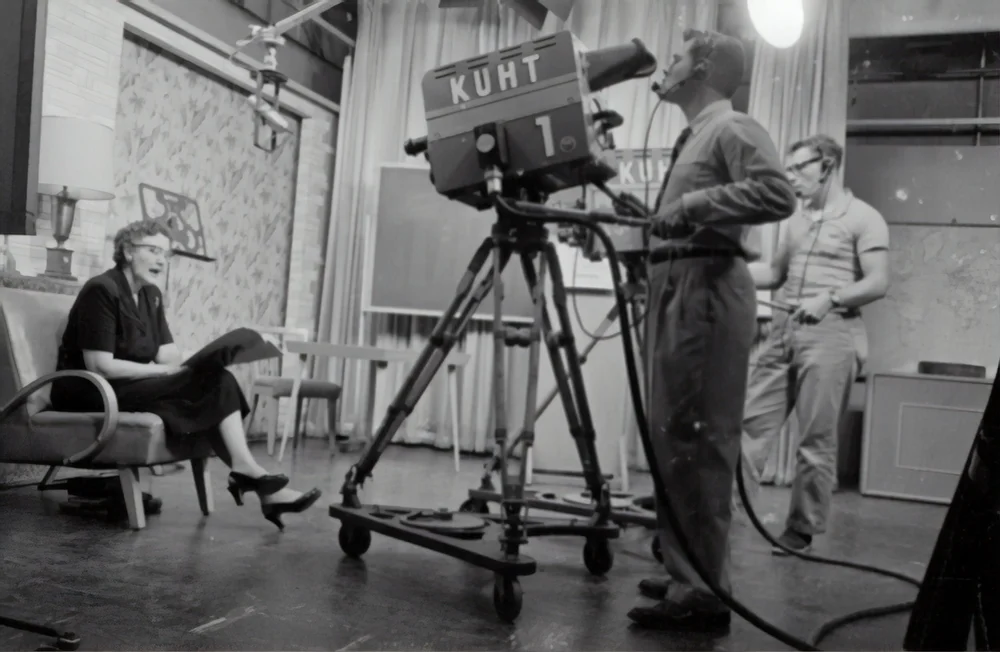 Why Use Floor Director Hand Signals? — Stream Semester