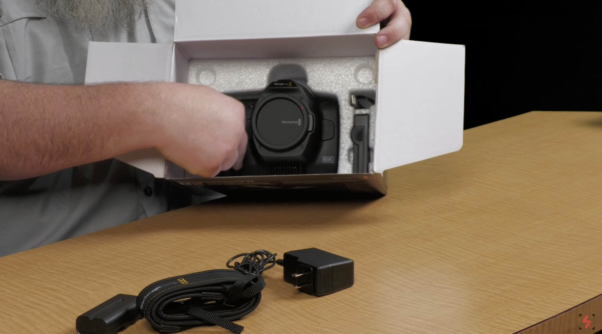  Click the image to watch the unboxing video. 