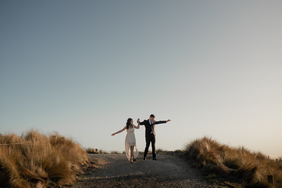 A very fun engagement shoot with S&amp;J a few weeks back. Boy did I have a great evening capturing these two. 
.
.
.
#weddingphotographer #2022weddingseason #nzwedding #chchwedding #porthills #engagamentshoot #engagament #brideandgroom #so#southisla