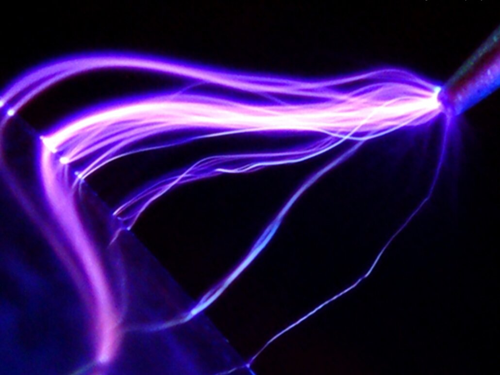 Plasma discharge generated by electrifying air molecules