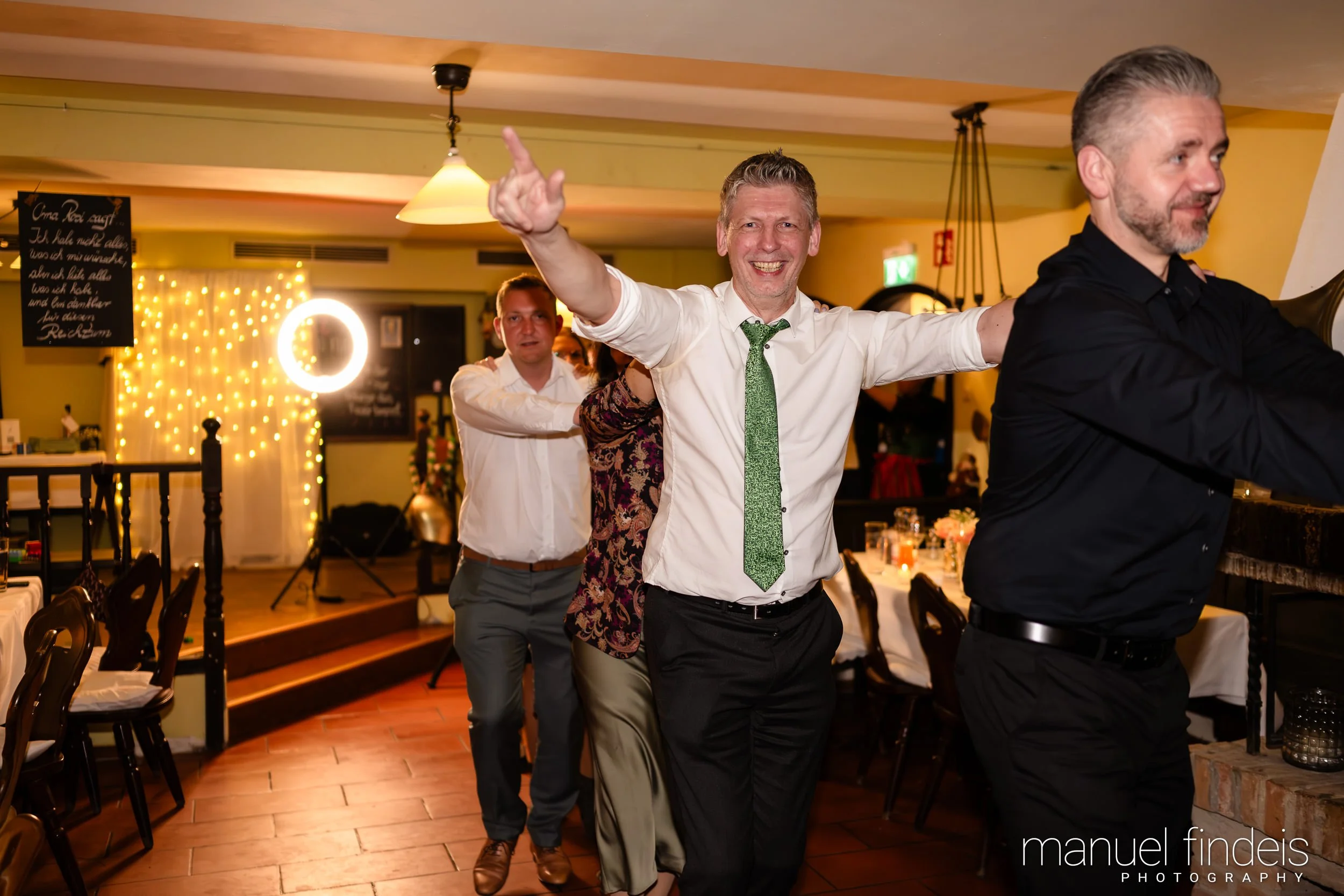 1086_Hochzeit_VuA_www.manuelfindeis.com.jpg