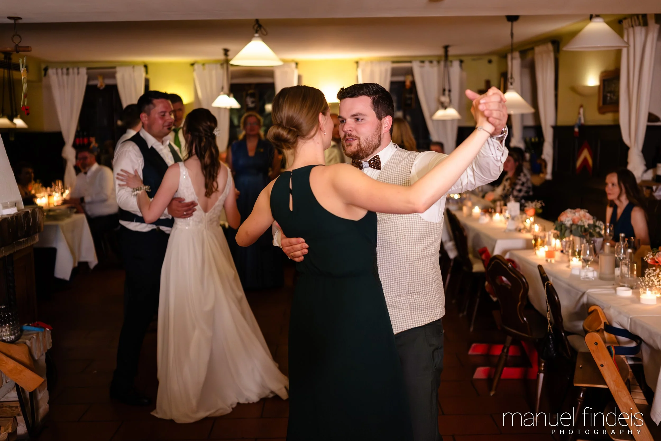 1070_Hochzeit_VuA_www.manuelfindeis.com.jpg