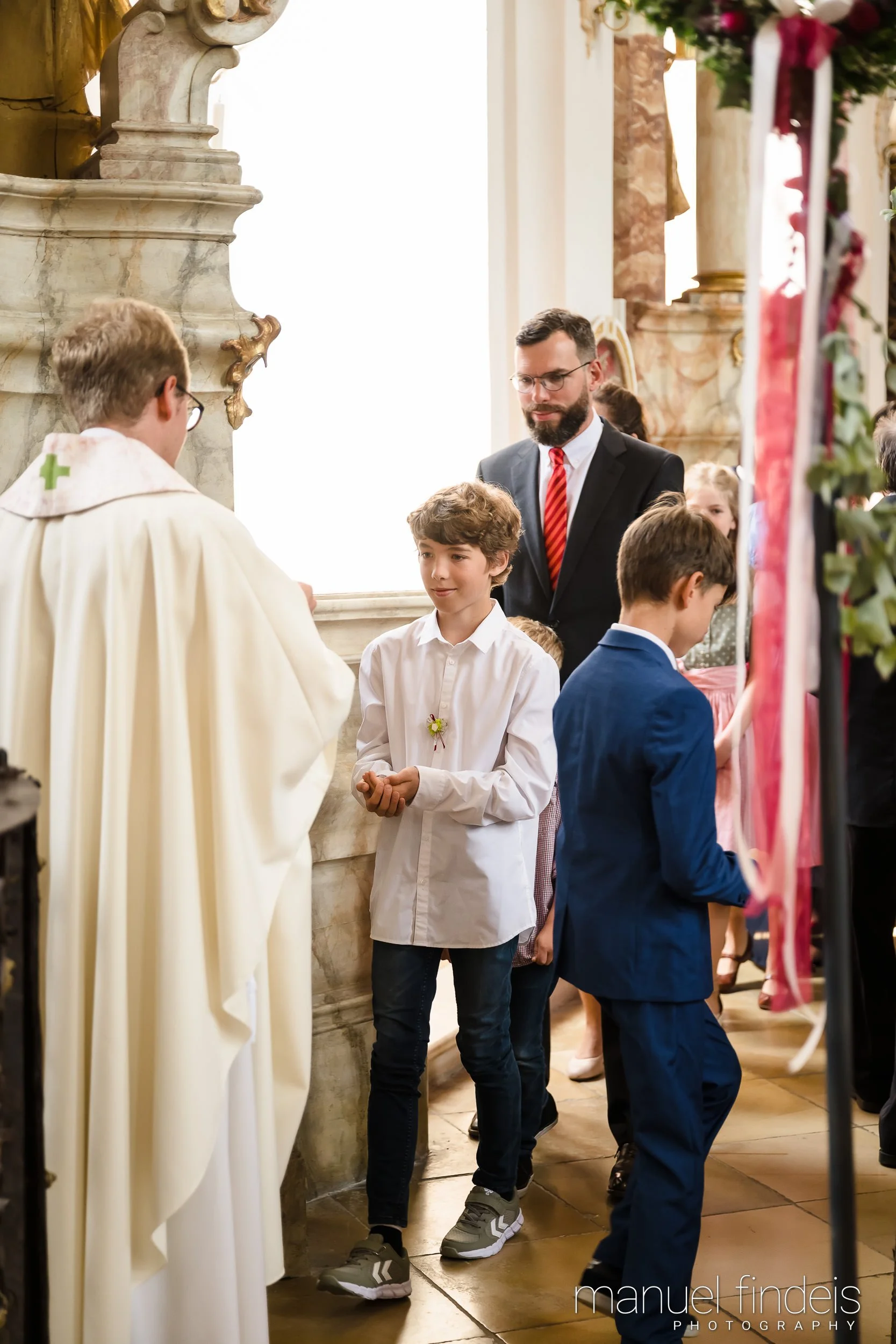 0449_Hochzeit-MuR-Kirche_www.manuelfindeis.com.jpg