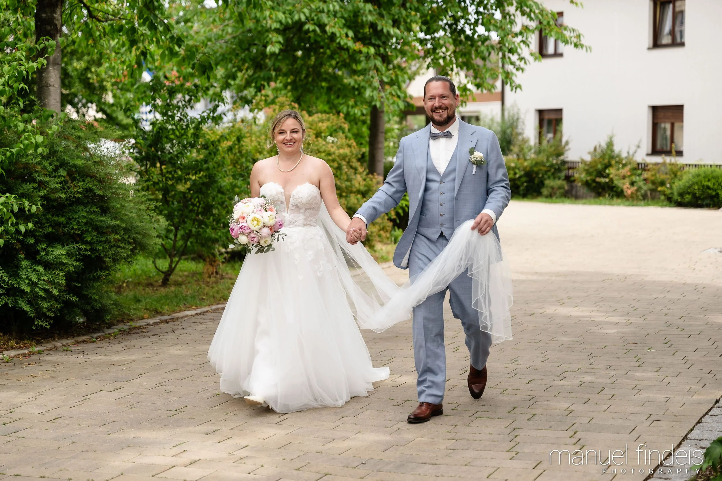 0160_Hochzeit_RundS_www.manuelfindeis.com.jpg