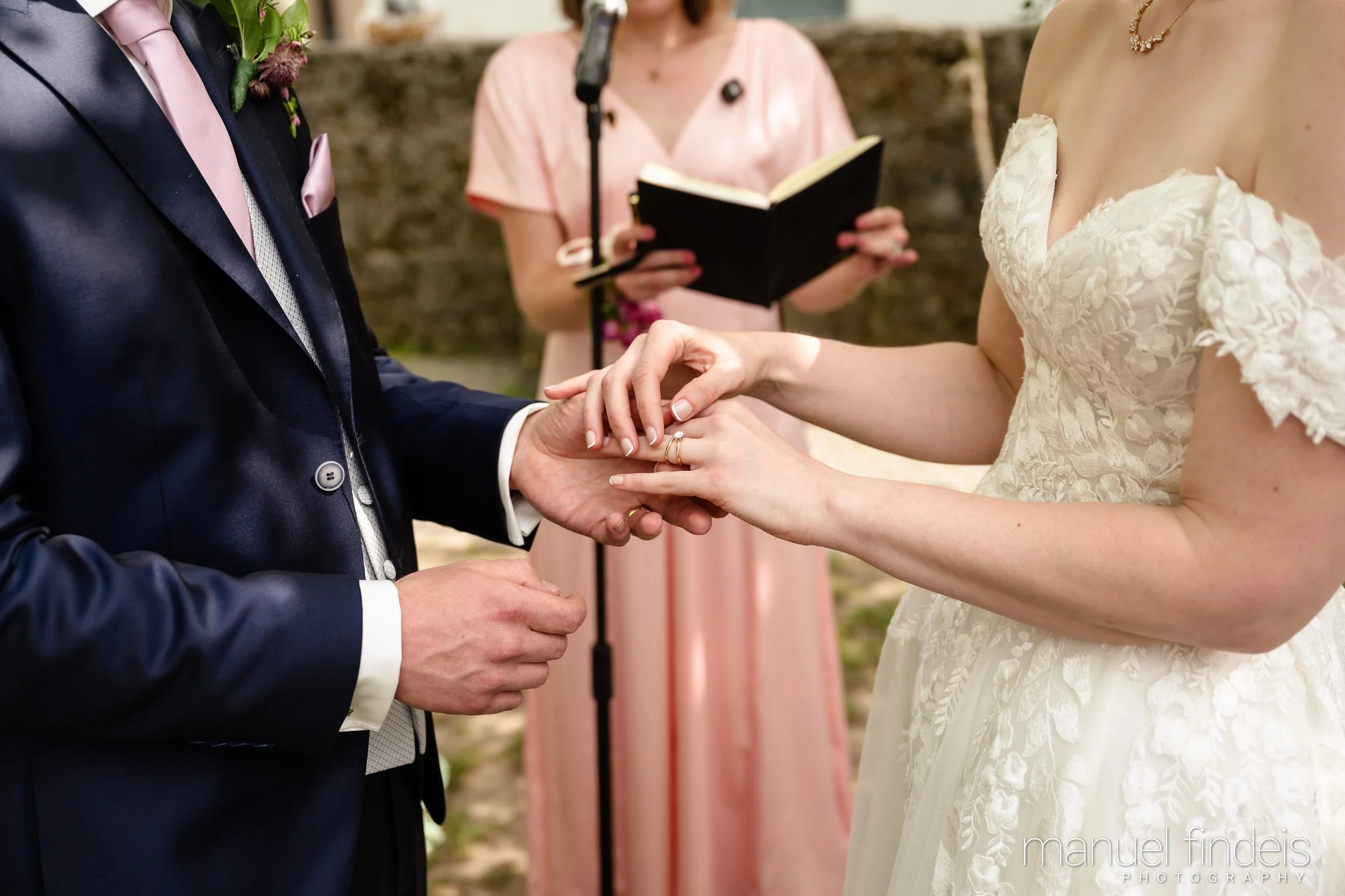 0233_Hochzeit_RuS_www.manuelfindeis.com.jpg