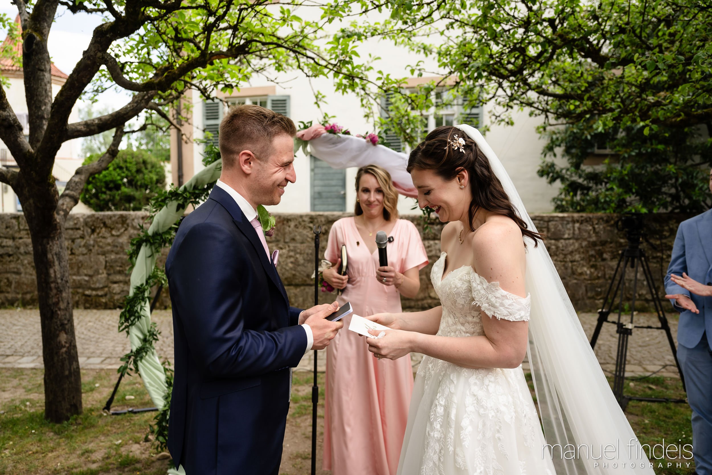 0171_Hochzeit_RuS_www.manuelfindeis.com.jpg