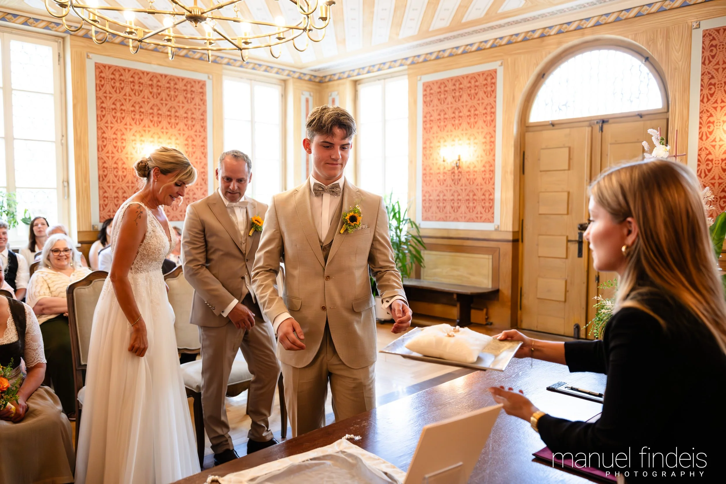 0170_Hochzeit_CuR_www.manuelfindeis.com.jpg