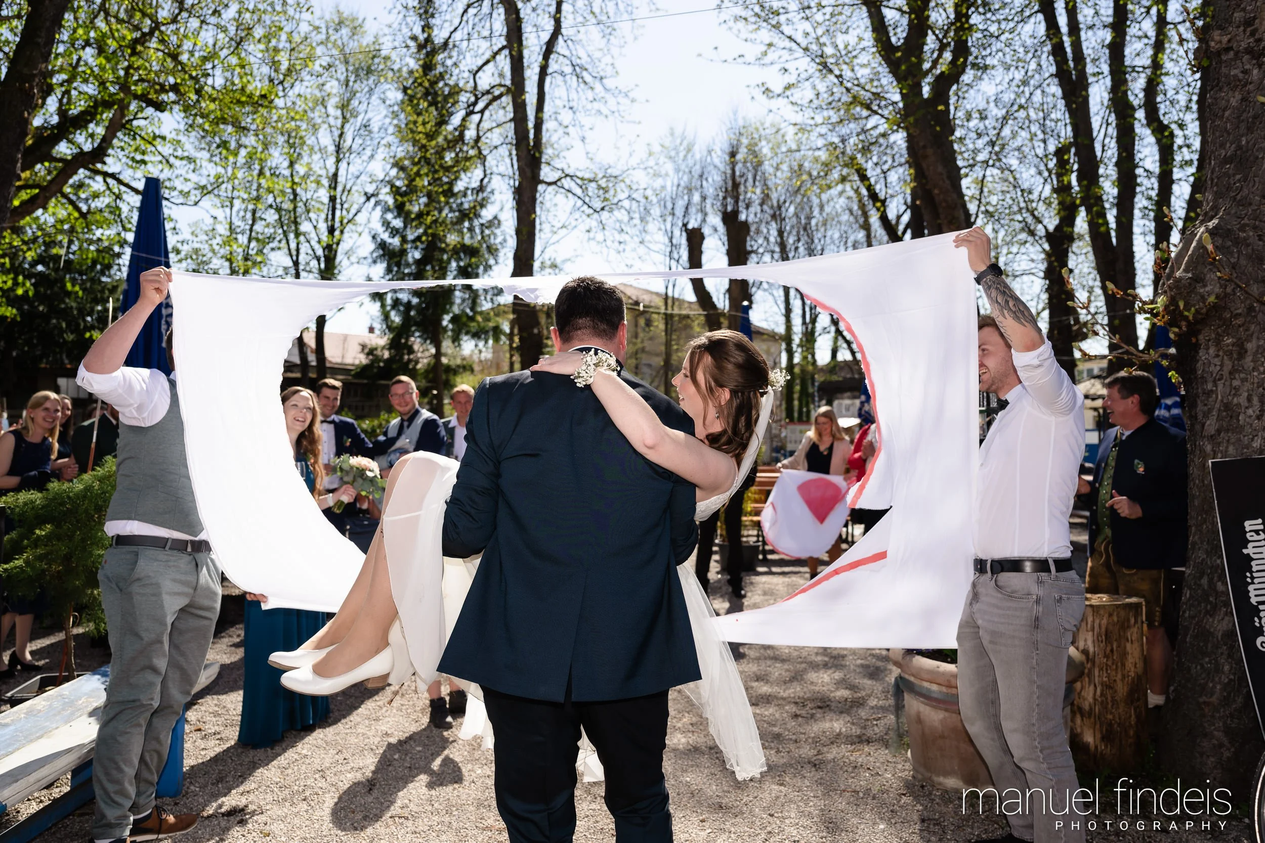 0636_Hochzeit_VuA_www.manuelfindeis.com.jpg