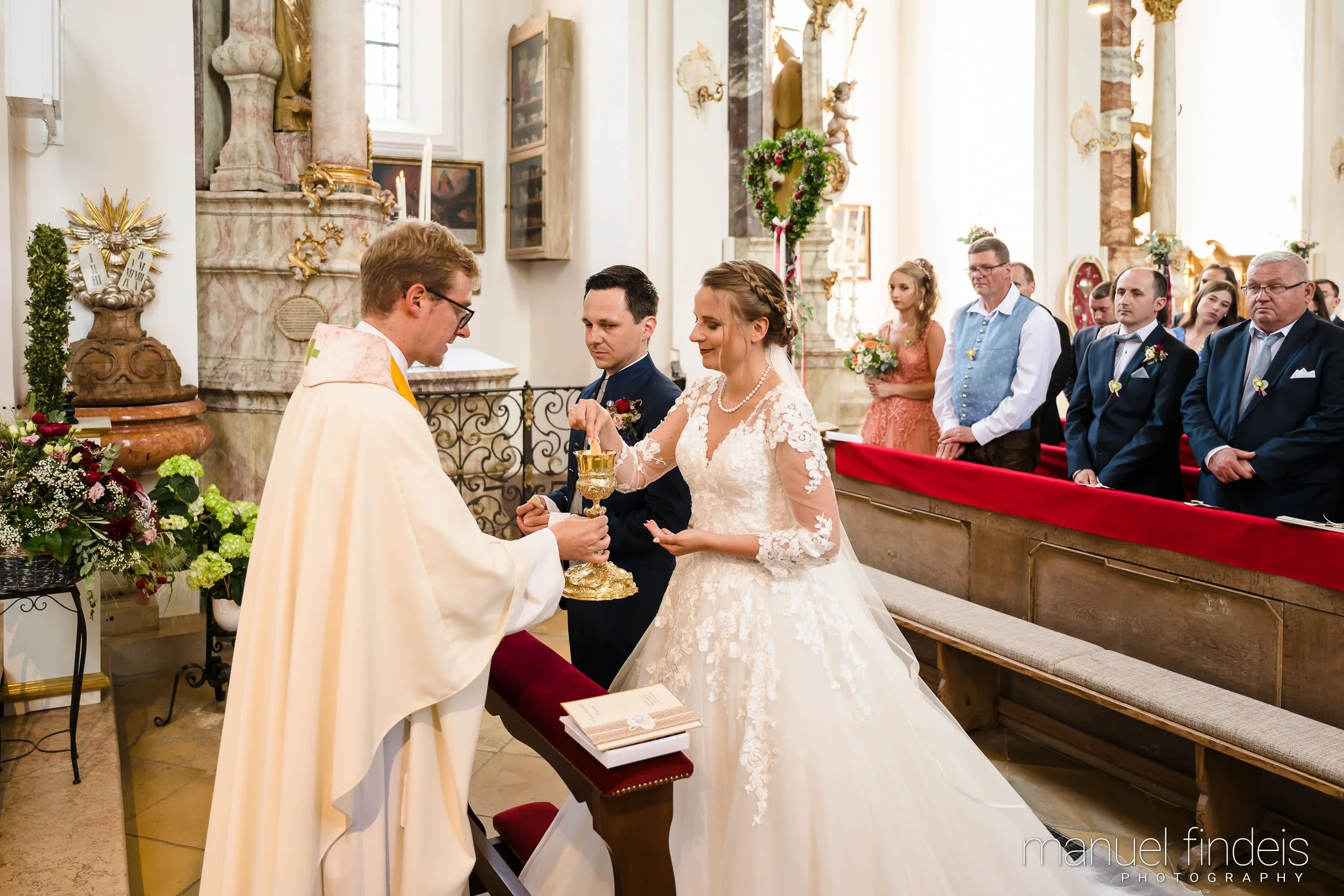 0442_Hochzeit-MuR-Kirche_www.manuelfindeis.com.jpg