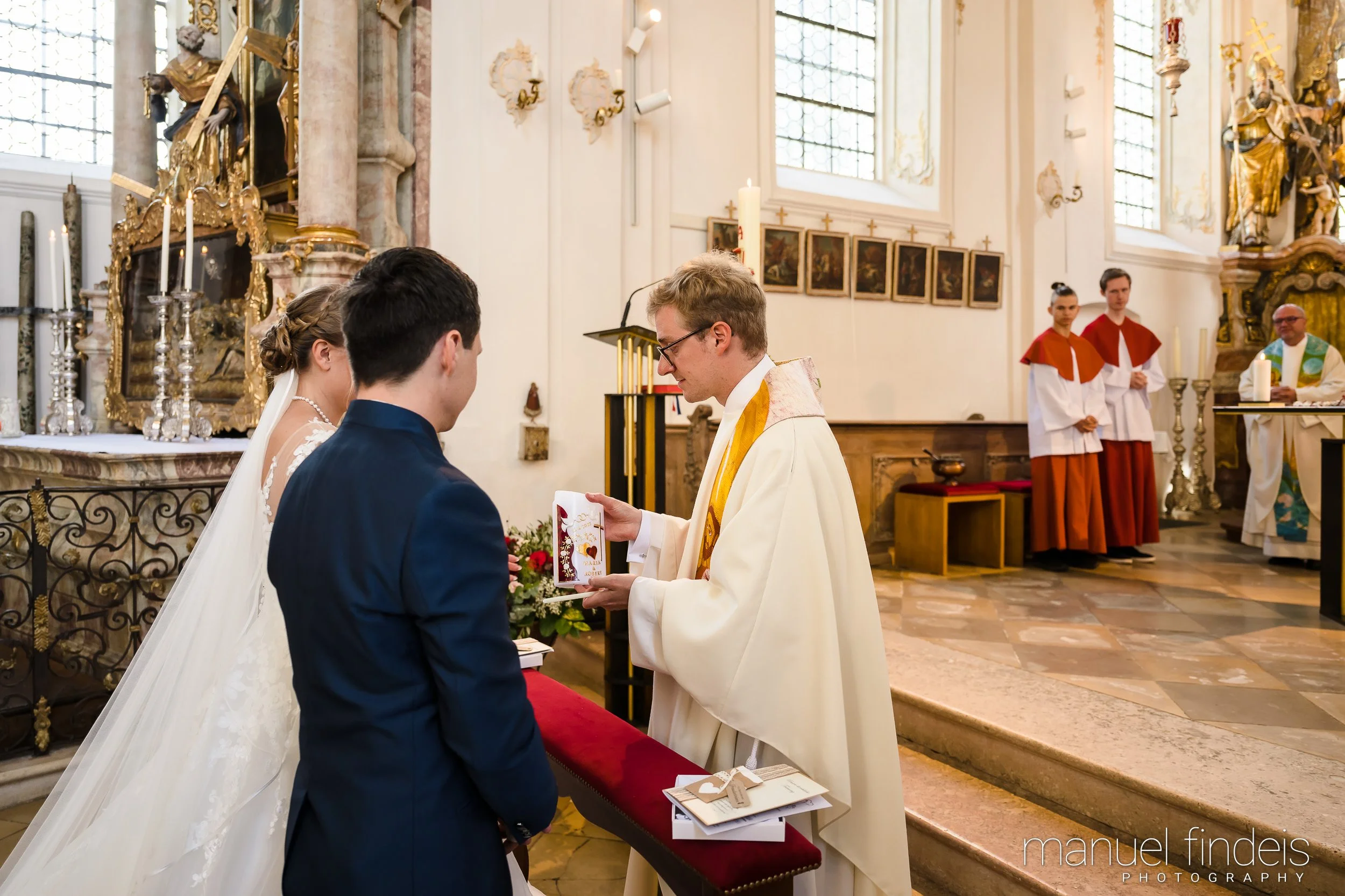 0374_Hochzeit-MuR-Kirche_www.manuelfindeis.com.jpg