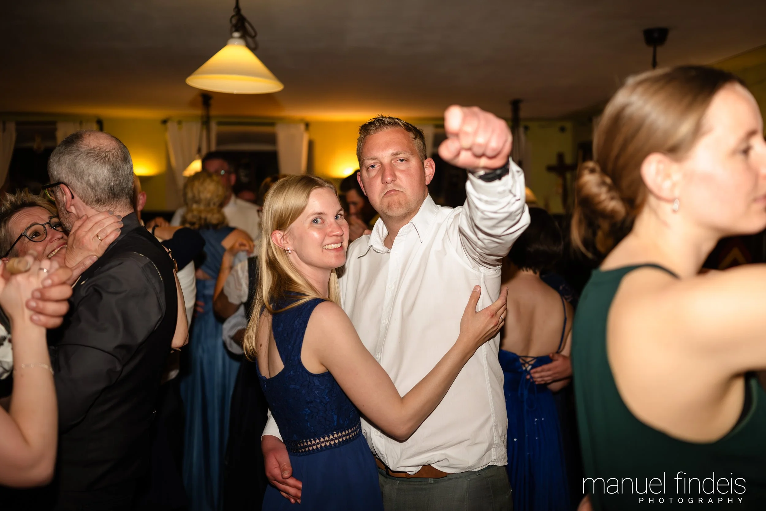 1137_Hochzeit_VuA_www.manuelfindeis.com.jpg