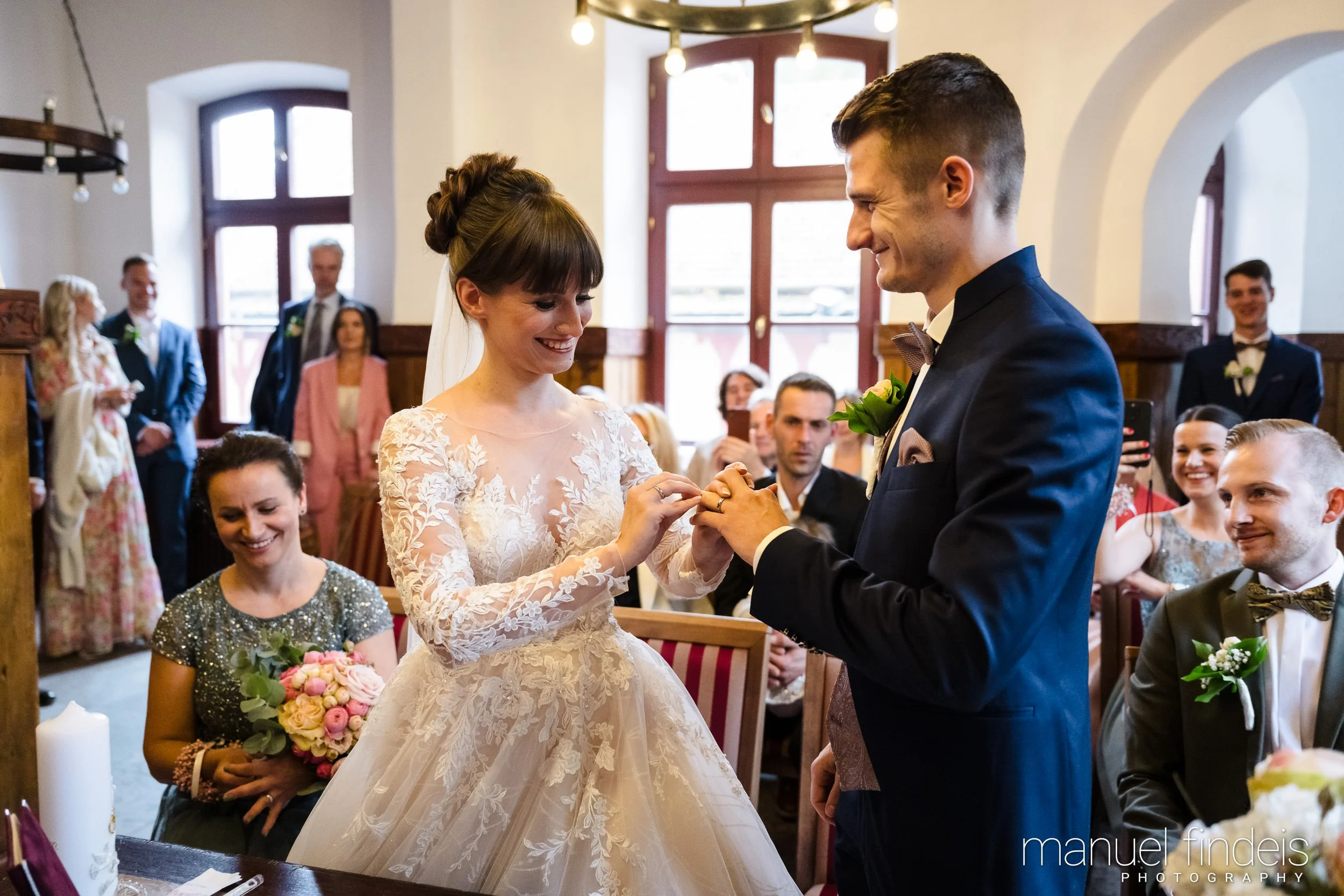0221_Hochzeit-AuJ_www.manuelfindeis.com.jpg