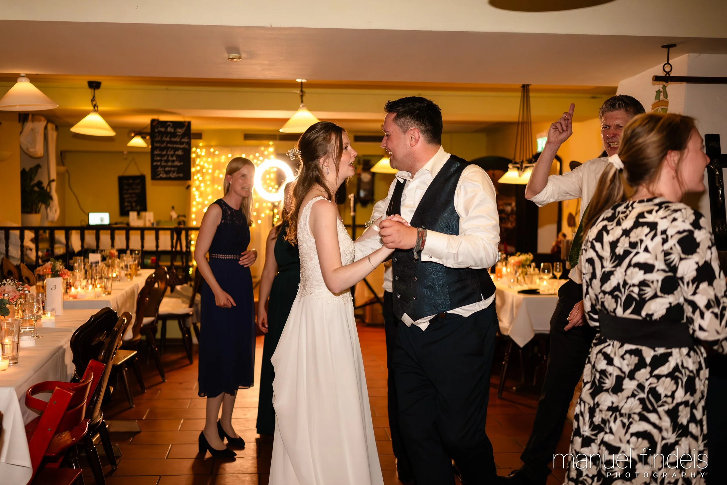 1132_Hochzeit_VuA_www.manuelfindeis.com.jpg
