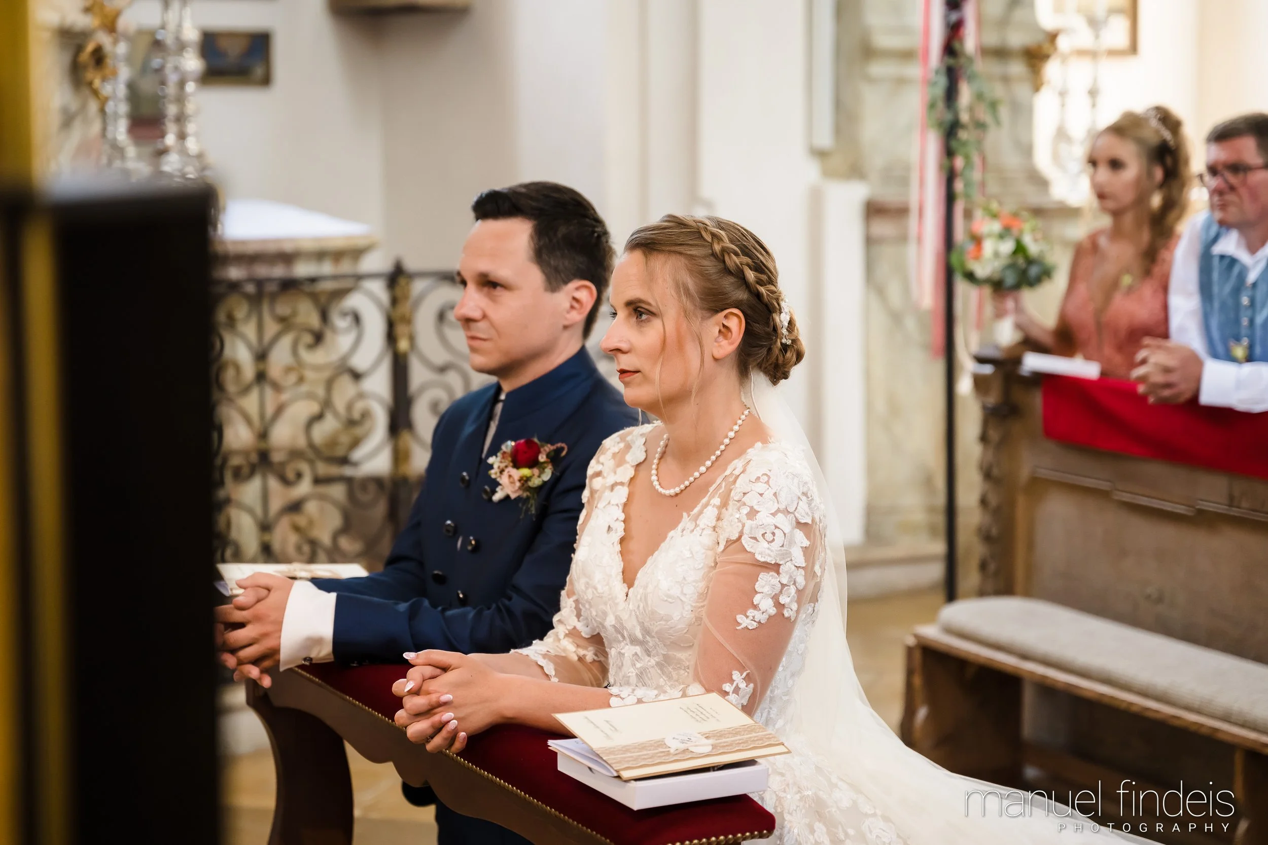 0425_Hochzeit-MuR-Kirche_www.manuelfindeis.com.jpg
