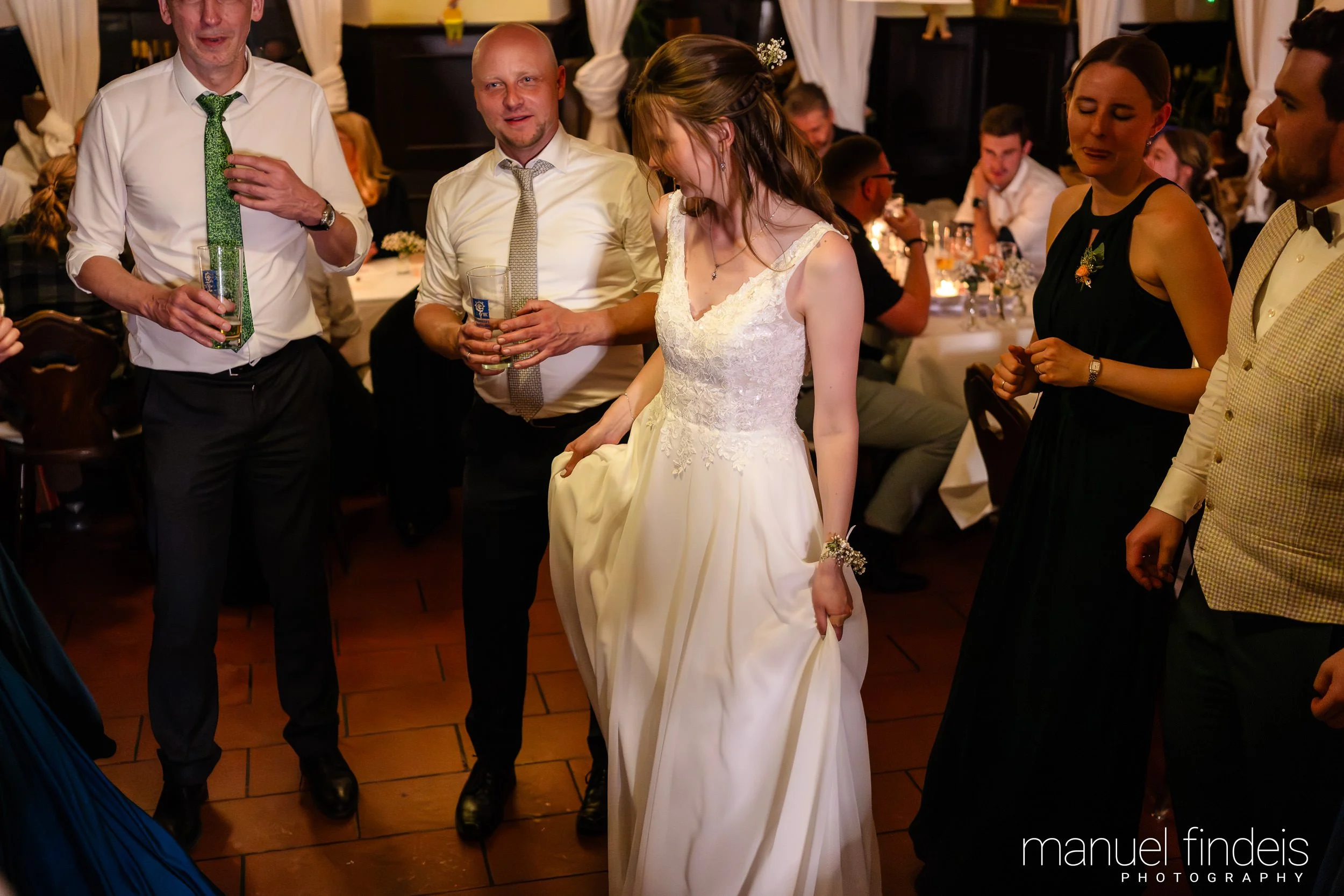 1054_Hochzeit_VuA_www.manuelfindeis.com.jpg