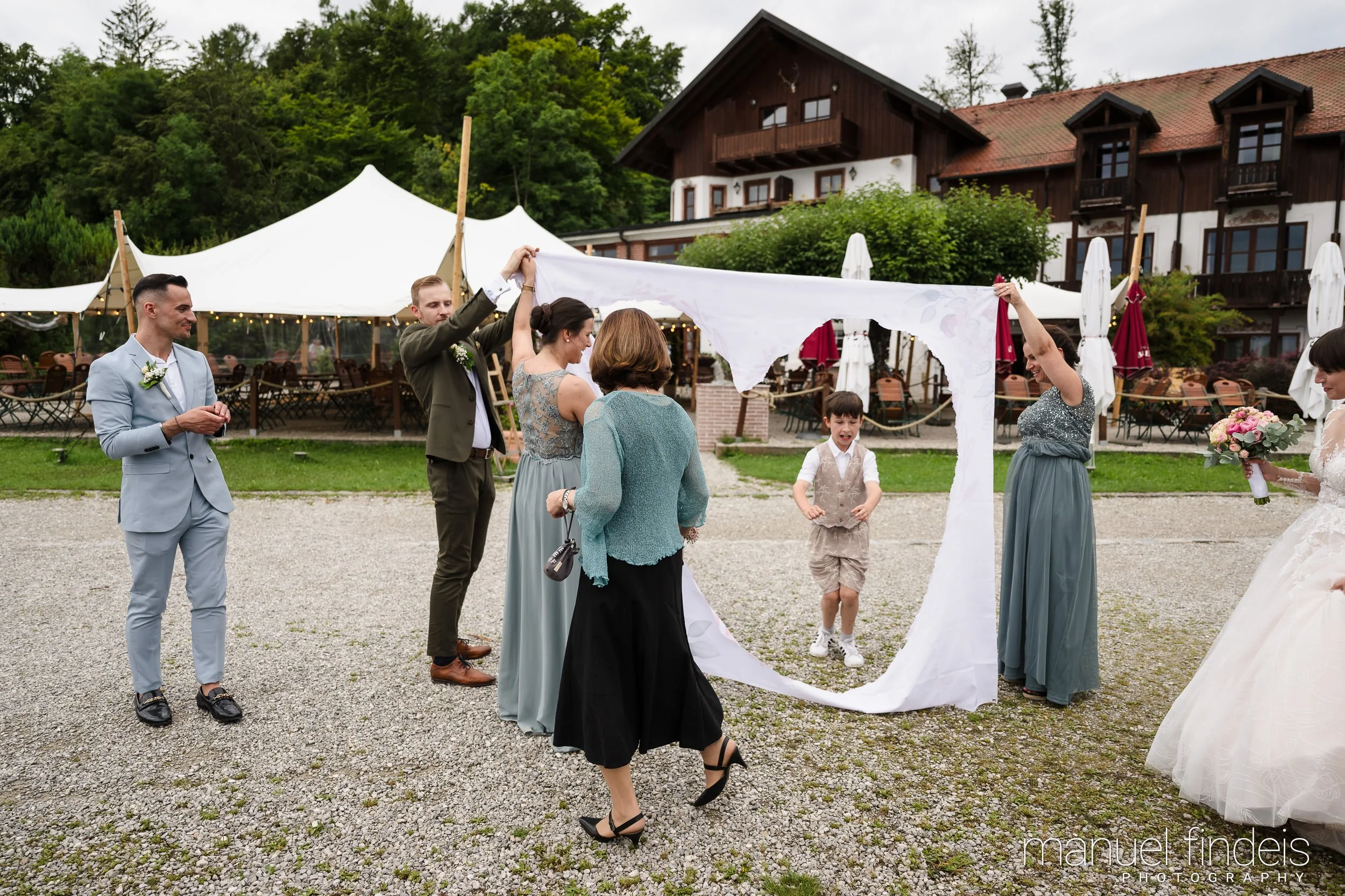 0602_Hochzeit-AuJ_www.manuelfindeis.com.jpg