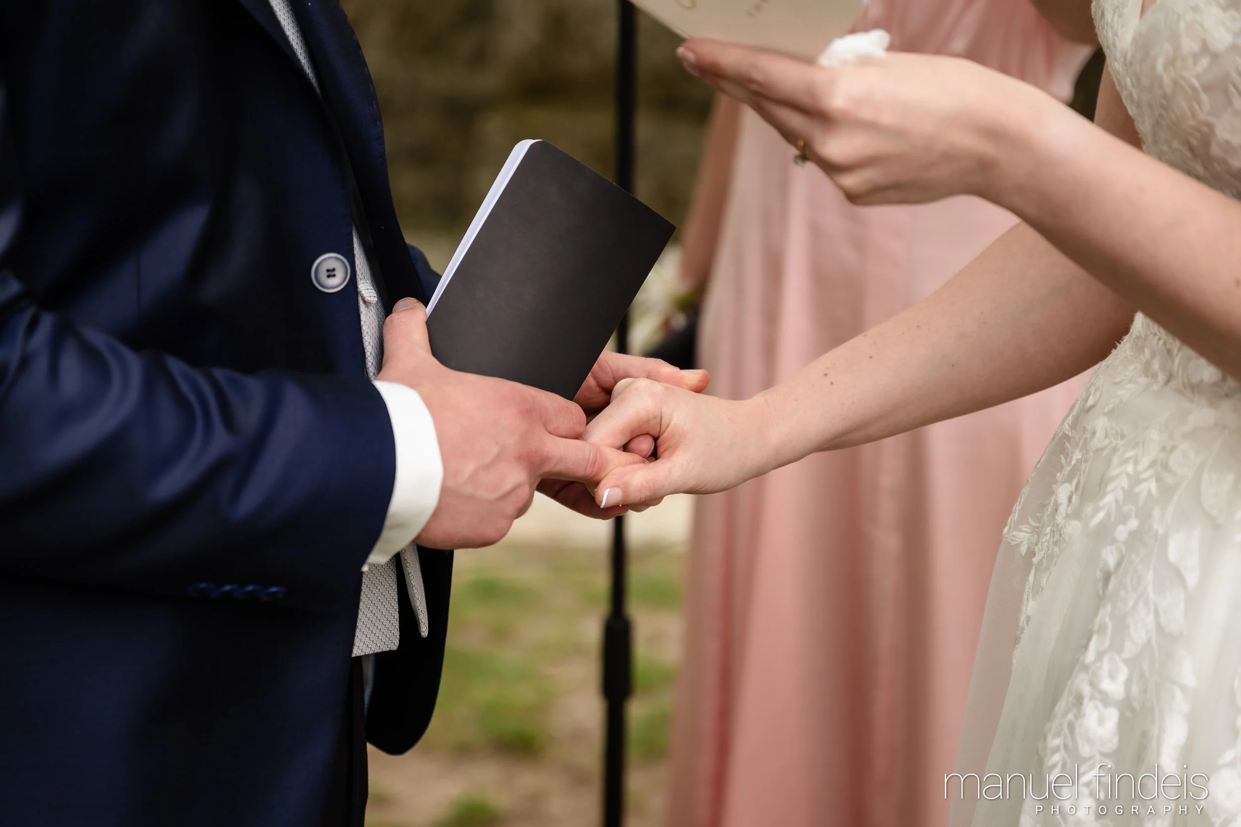 0197_Hochzeit_RuS_www.manuelfindeis.com.jpg