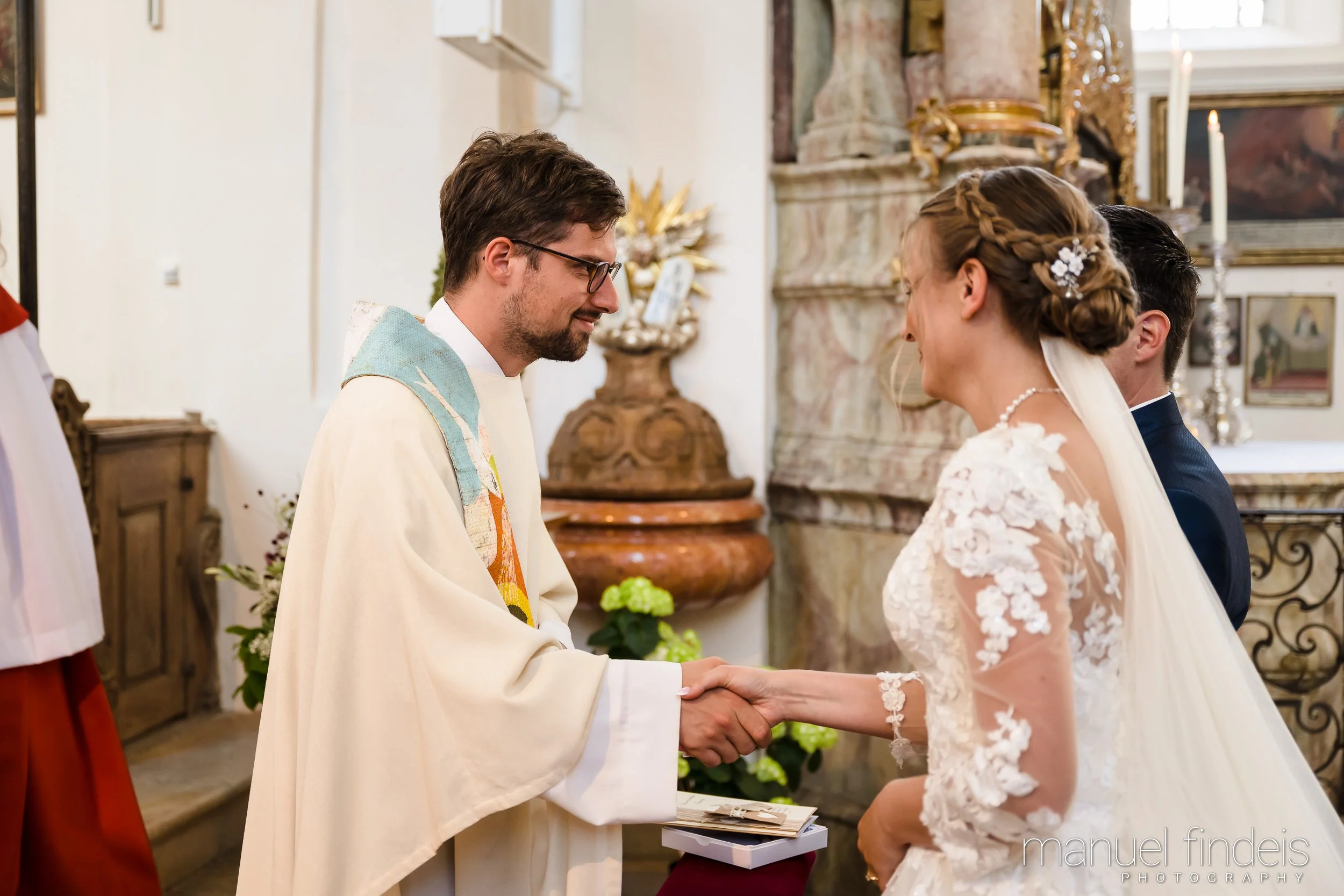 0372_Hochzeit-MuR-Kirche_www.manuelfindeis.com.jpg