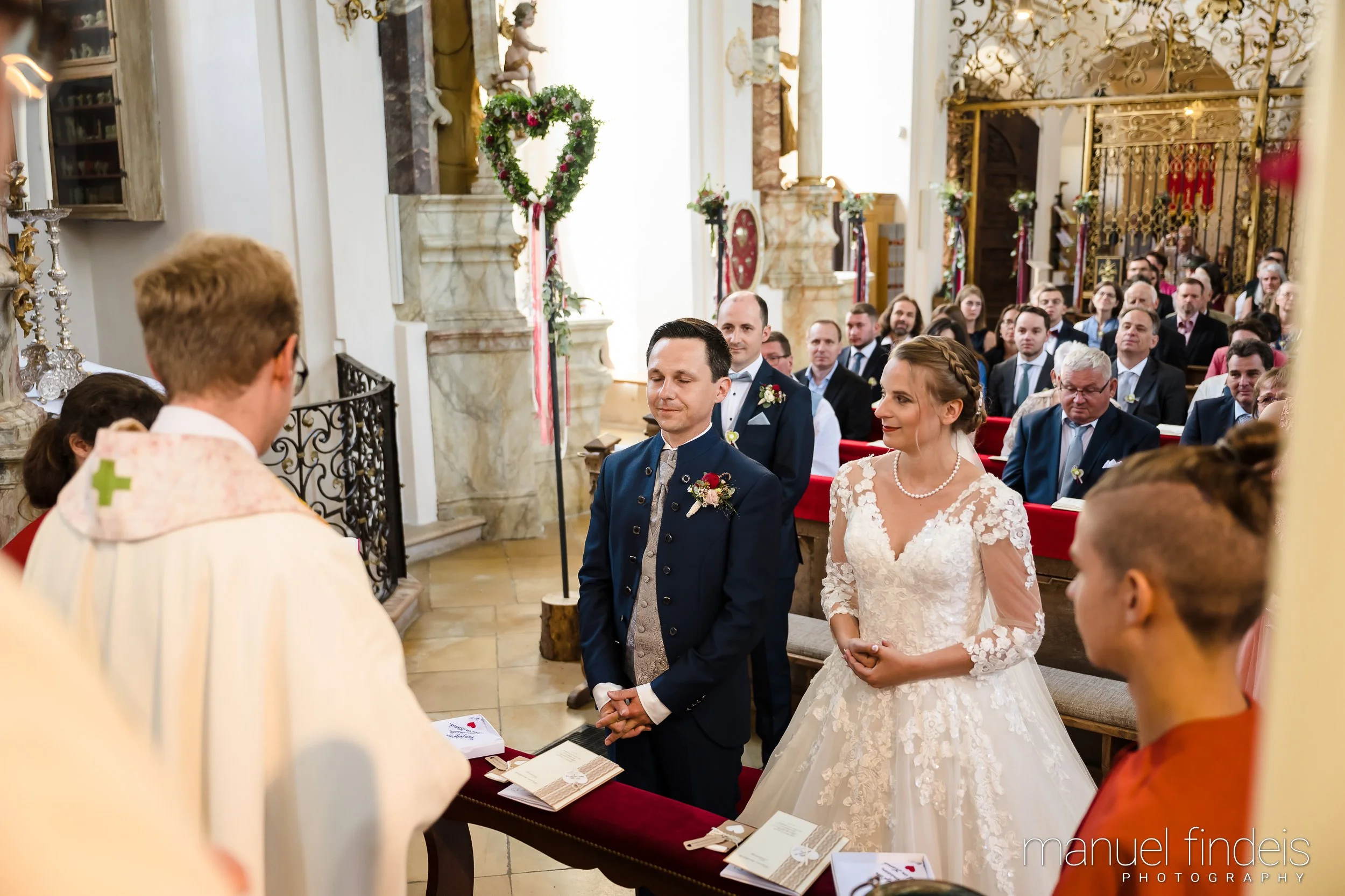 0288_Hochzeit-MuR-Kirche_www.manuelfindeis.com.jpg
