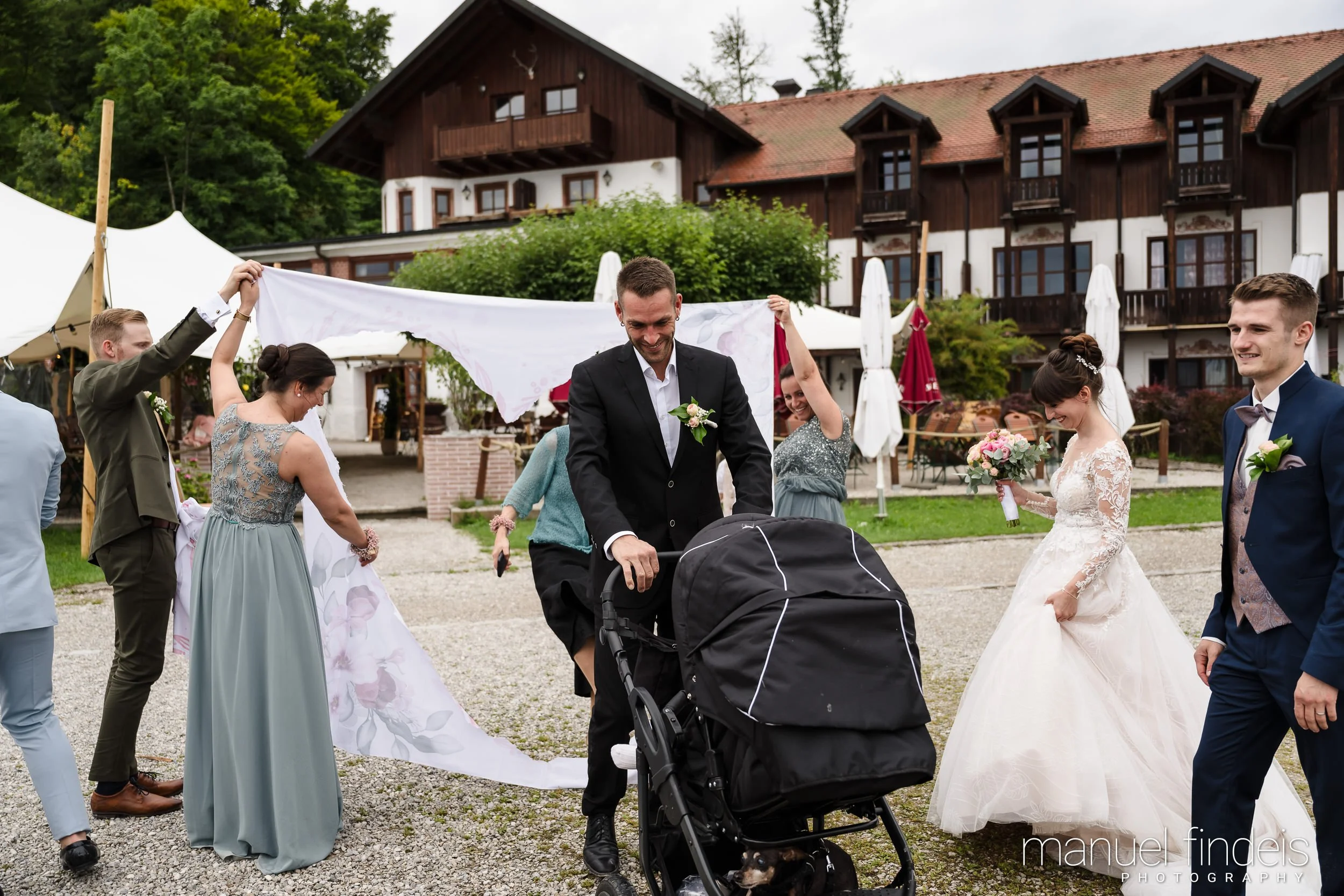 0600_Hochzeit-AuJ_www.manuelfindeis.com.jpg