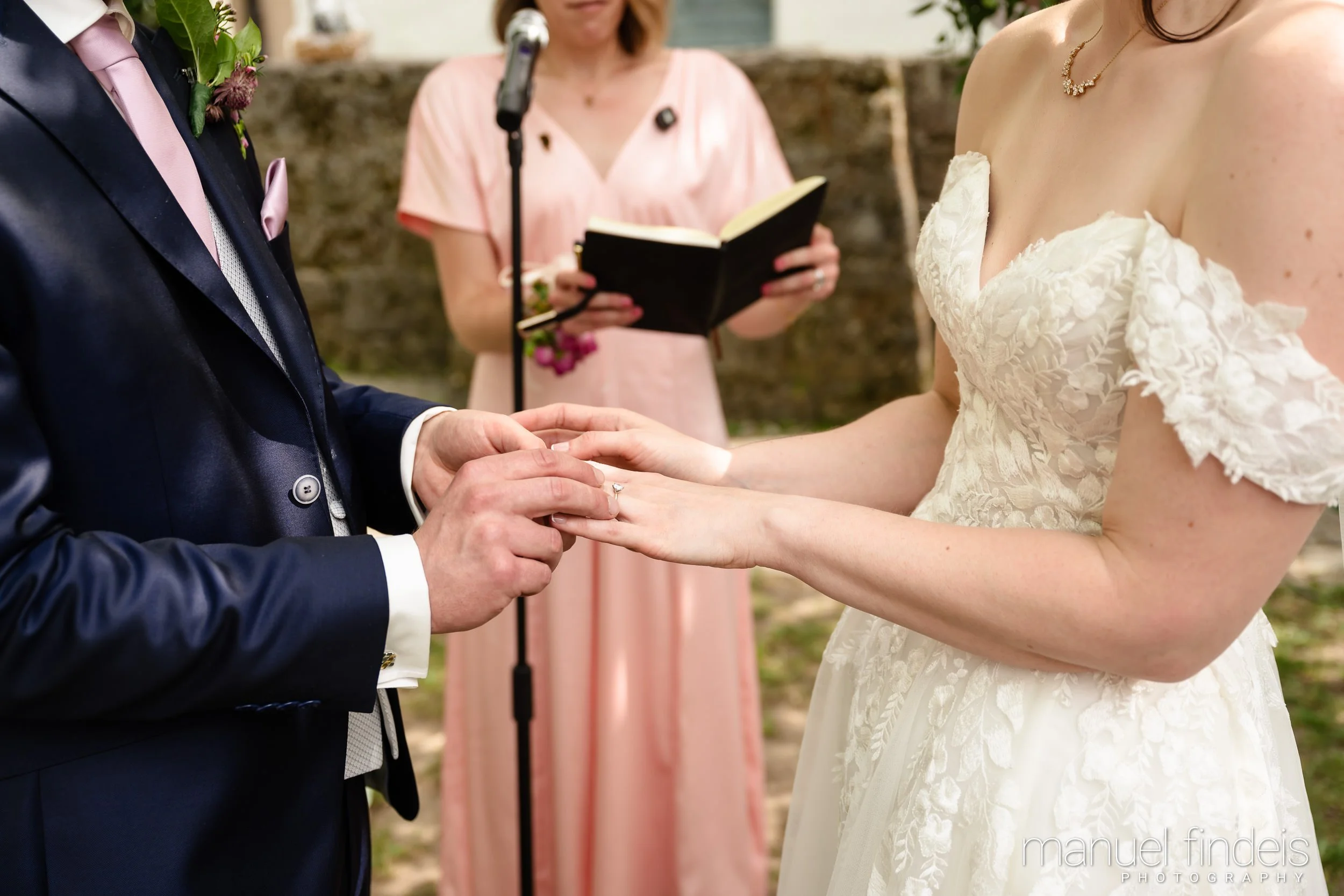 0230_Hochzeit_RuS_www.manuelfindeis.com.jpg