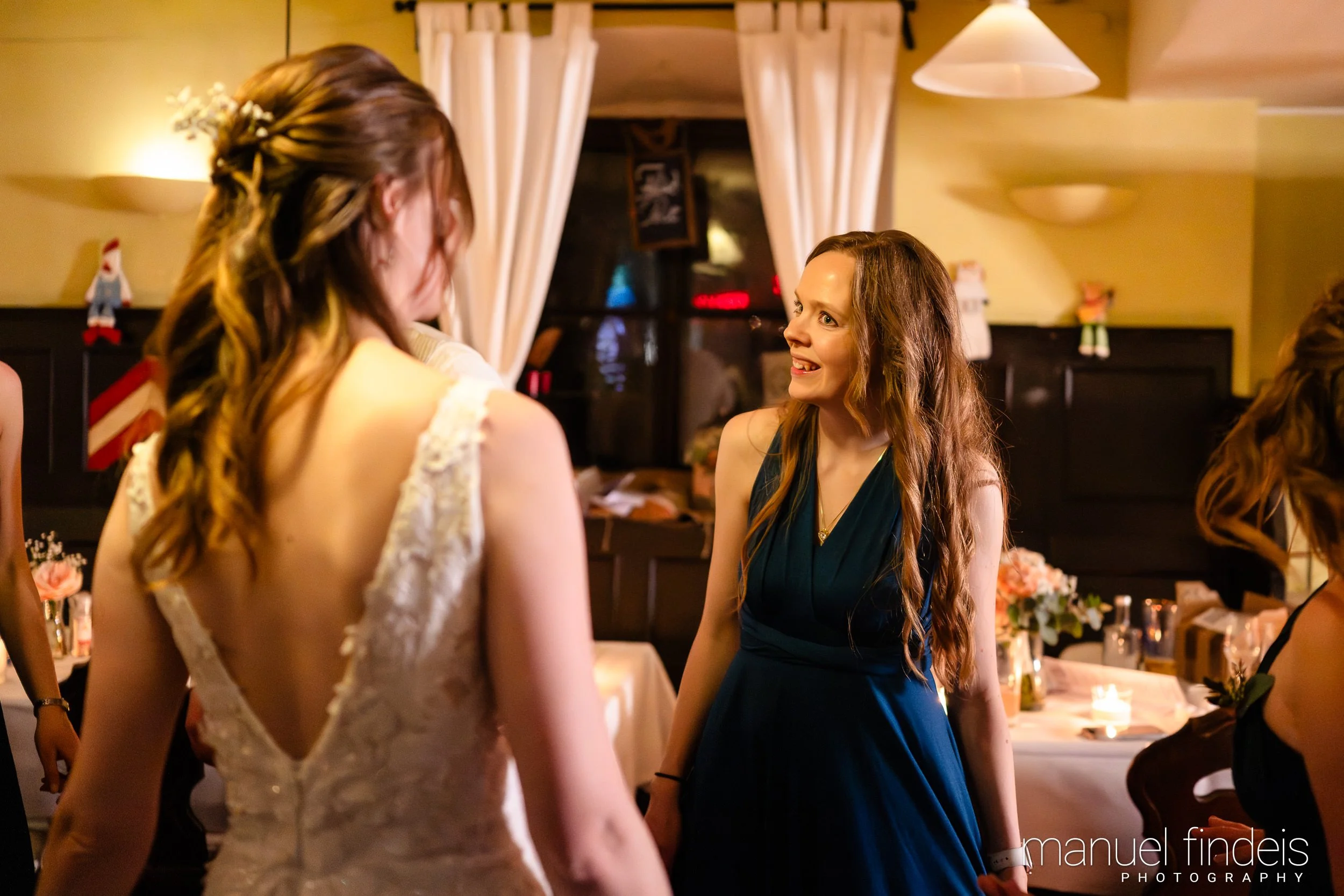 1060_Hochzeit_VuA_www.manuelfindeis.com.jpg