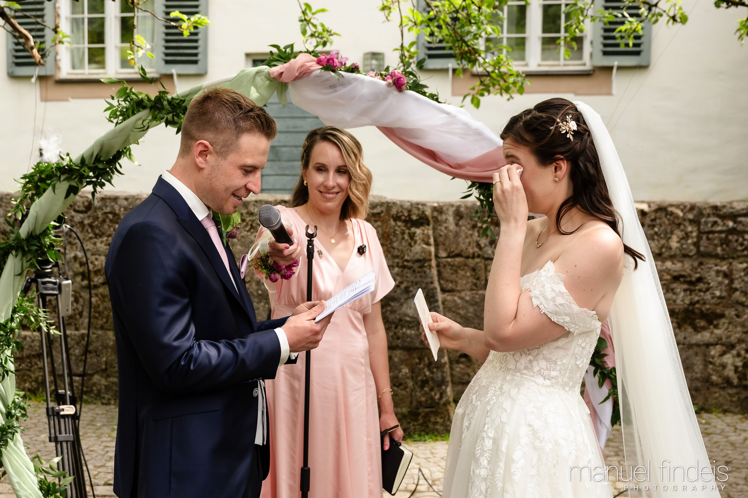 0157_Hochzeit_RuS_www.manuelfindeis.com.jpg