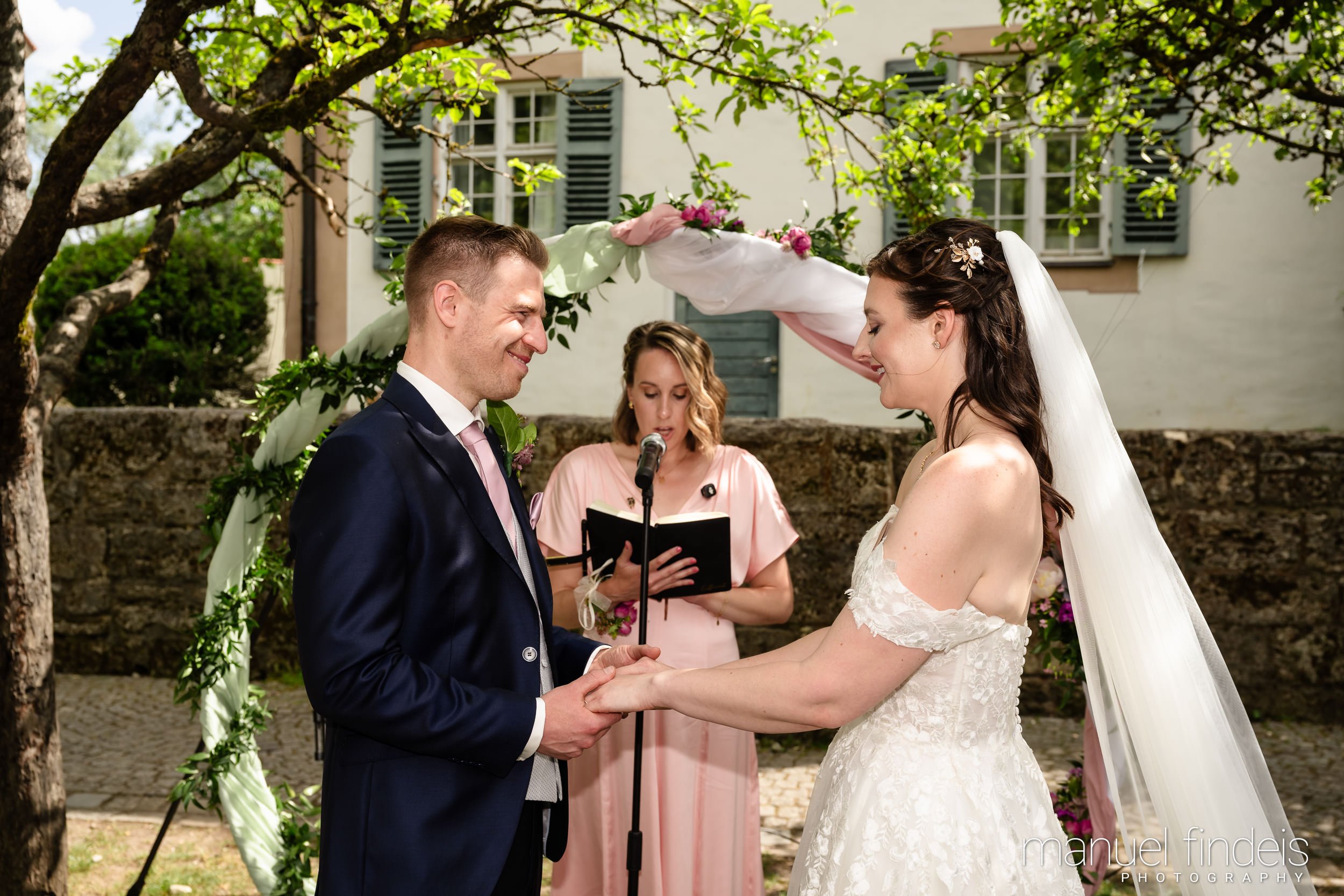 0138_Hochzeit_RuS_www.manuelfindeis.com.jpg