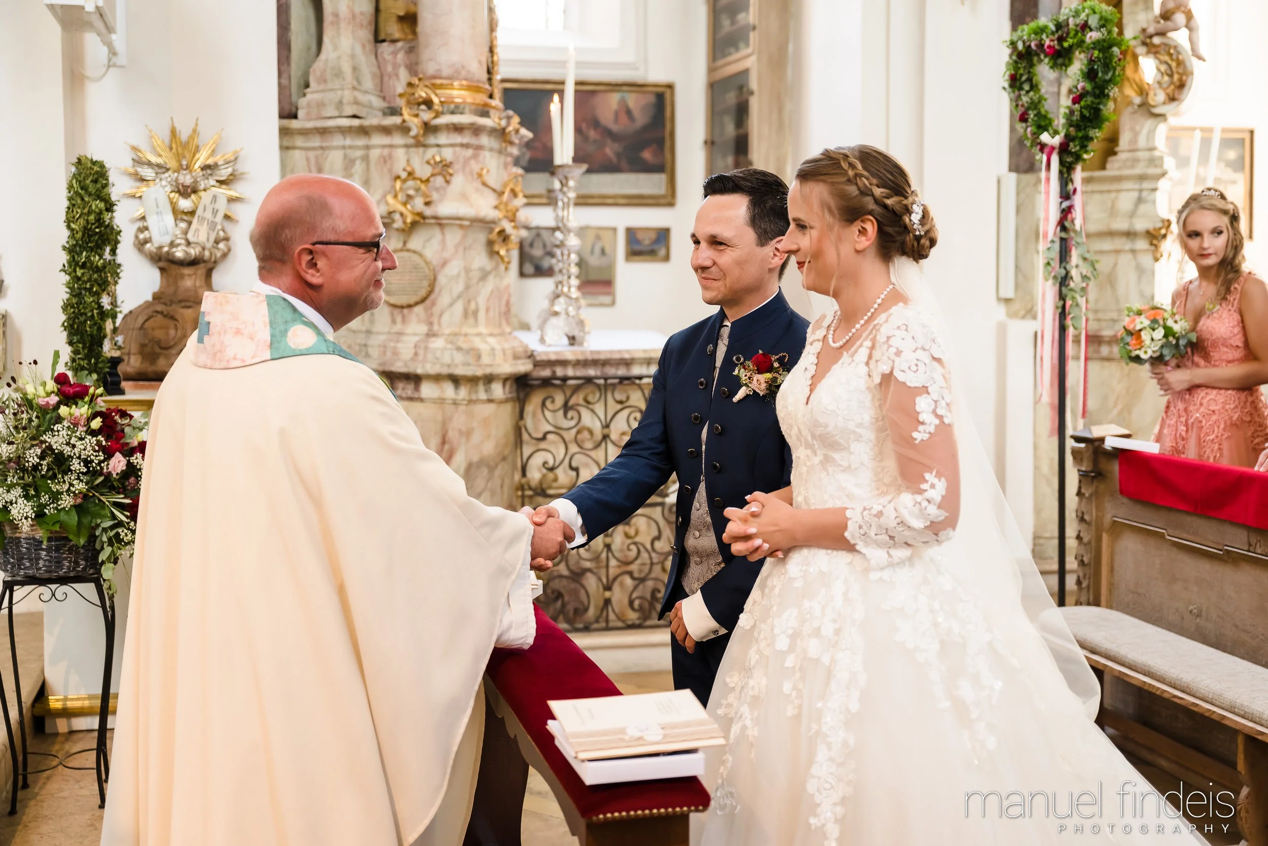 0434_Hochzeit-MuR-Kirche_www.manuelfindeis.com.jpg
