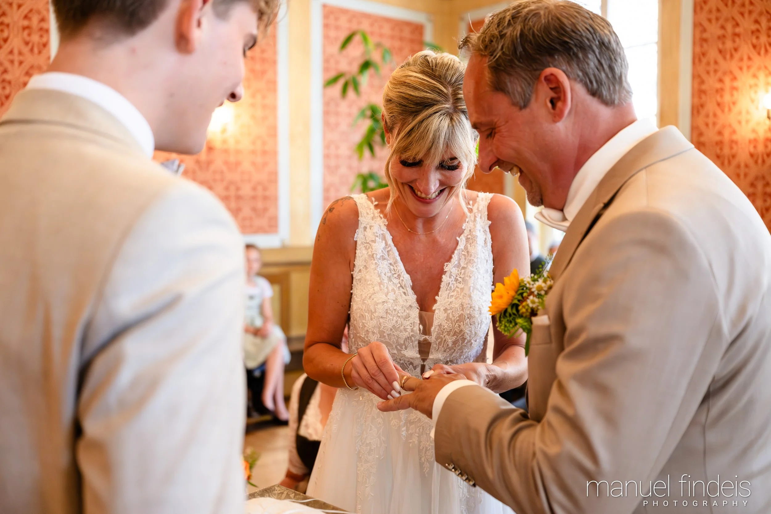 0181_Hochzeit_CuR_www.manuelfindeis.com.jpg