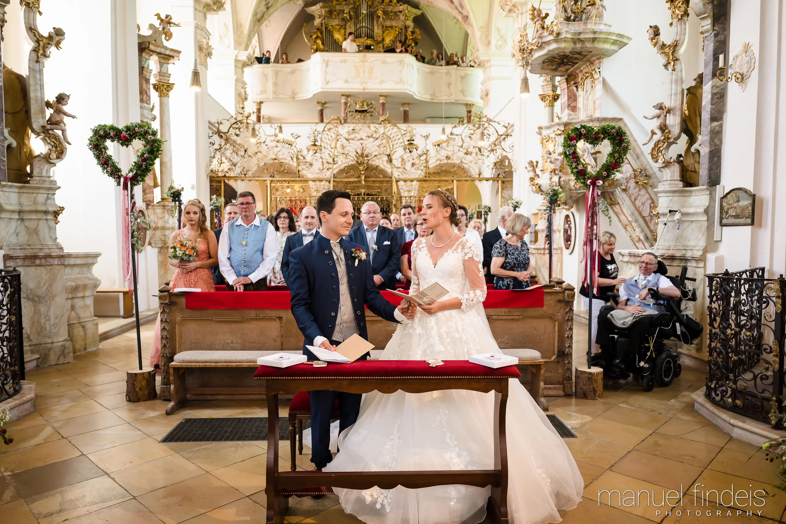 0175_Hochzeit-MuR-Kirche_www.manuelfindeis.com.jpg