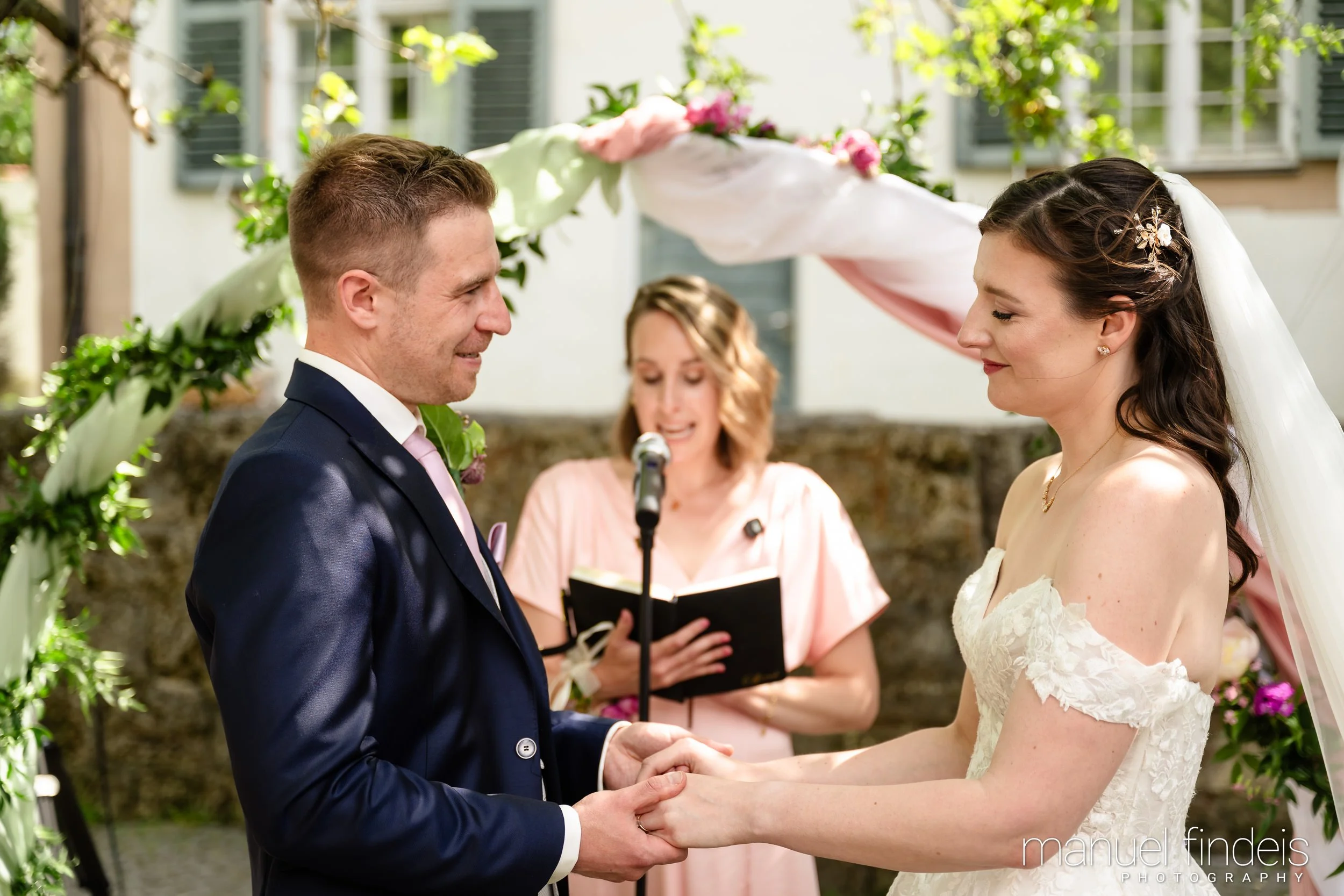 0108_Hochzeit_RuS_www.manuelfindeis.com.jpg