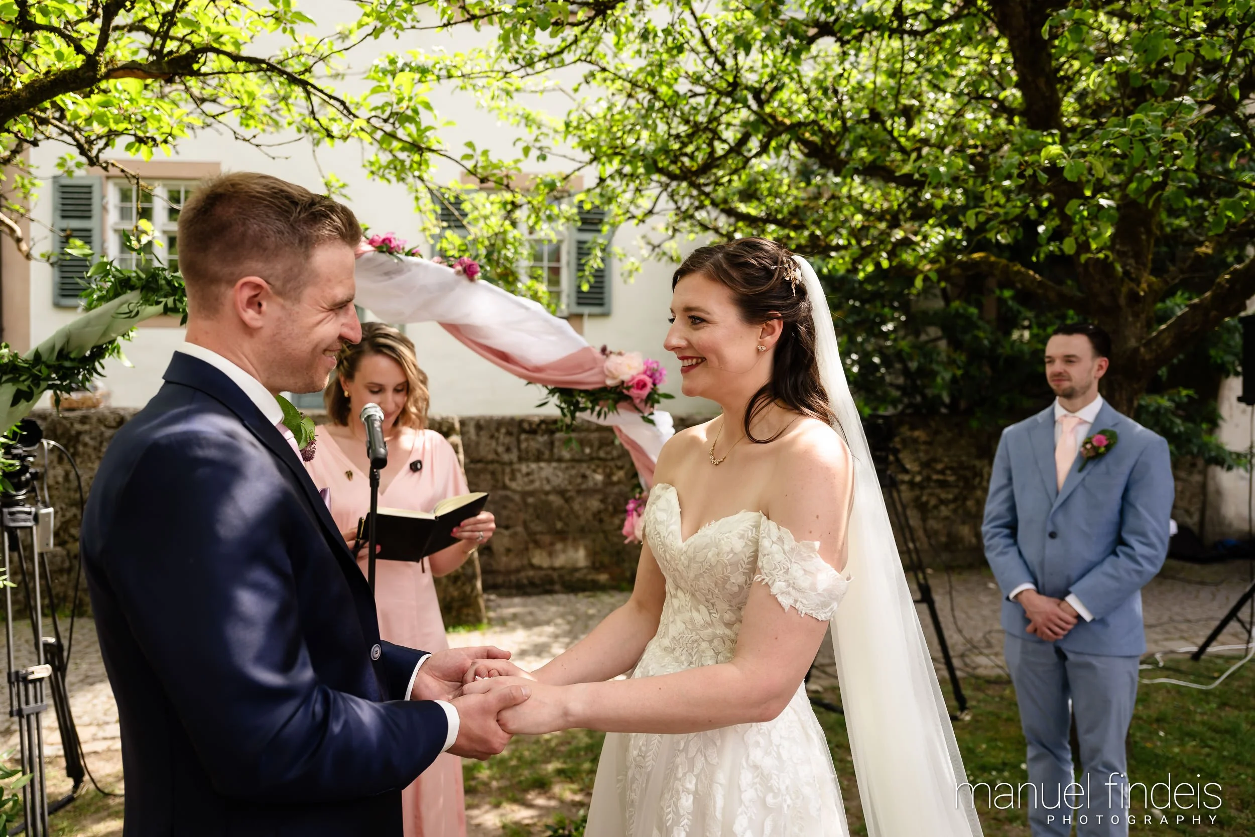 0221_Hochzeit_RuS_www.manuelfindeis.com.jpg