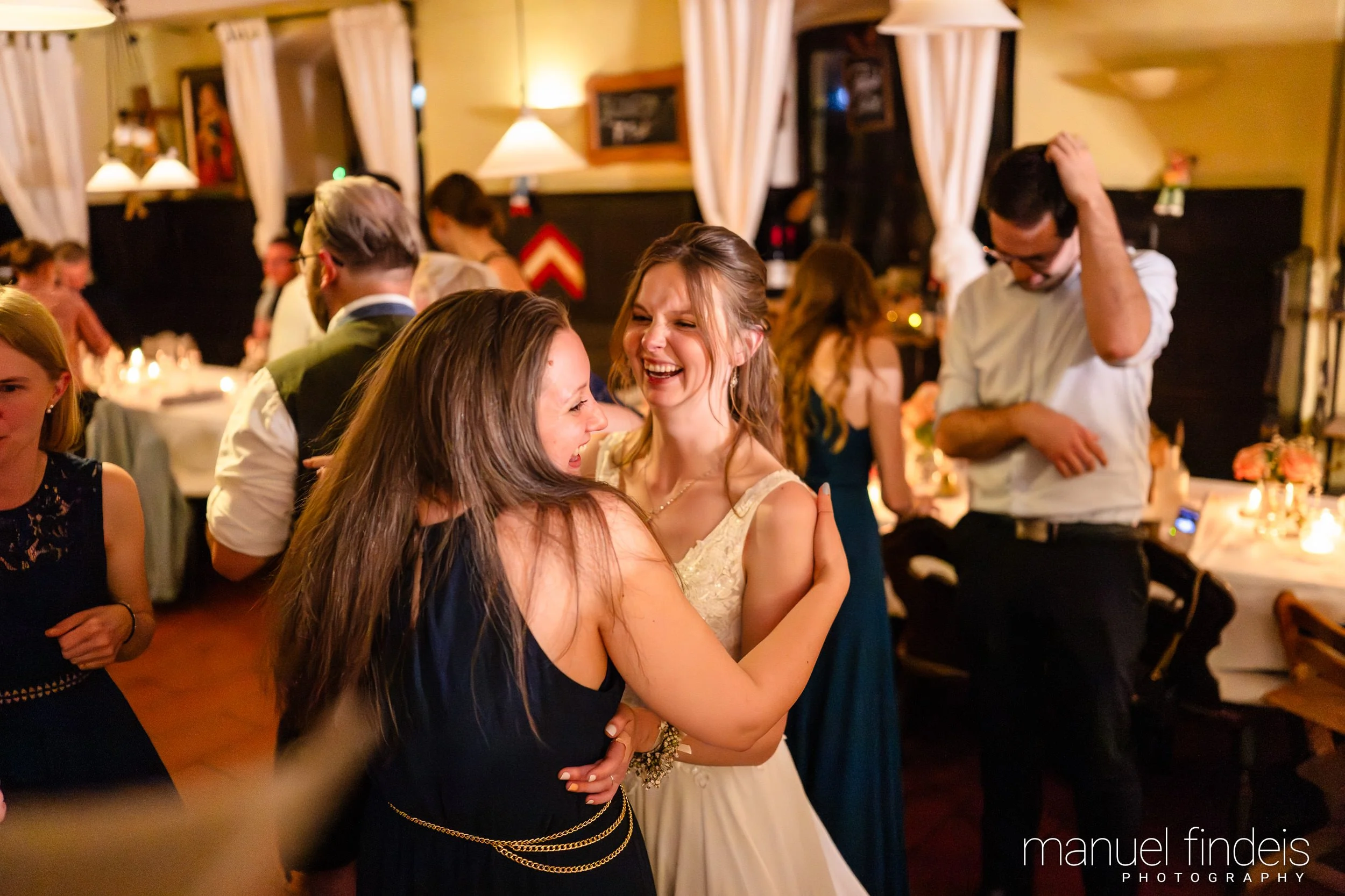 1044_Hochzeit_VuA_www.manuelfindeis.com.jpg