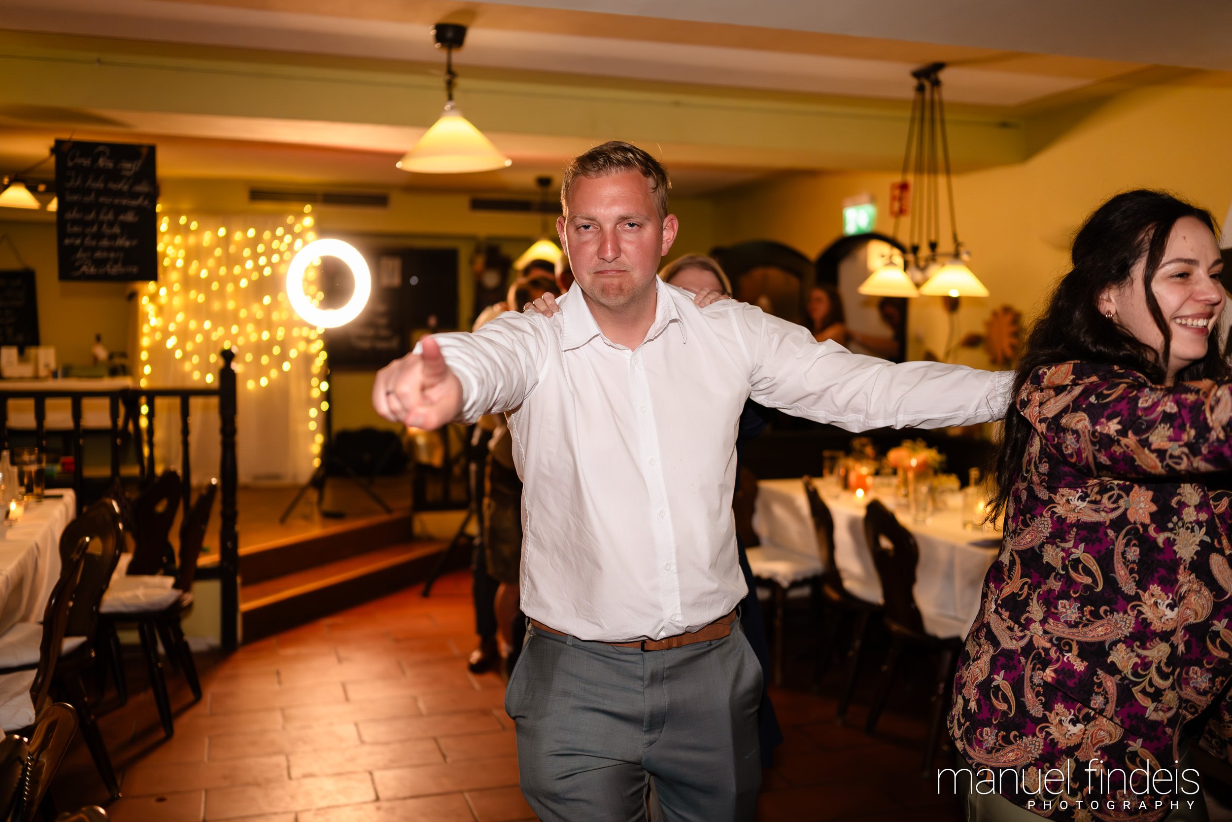 1087_Hochzeit_VuA_www.manuelfindeis.com.jpg