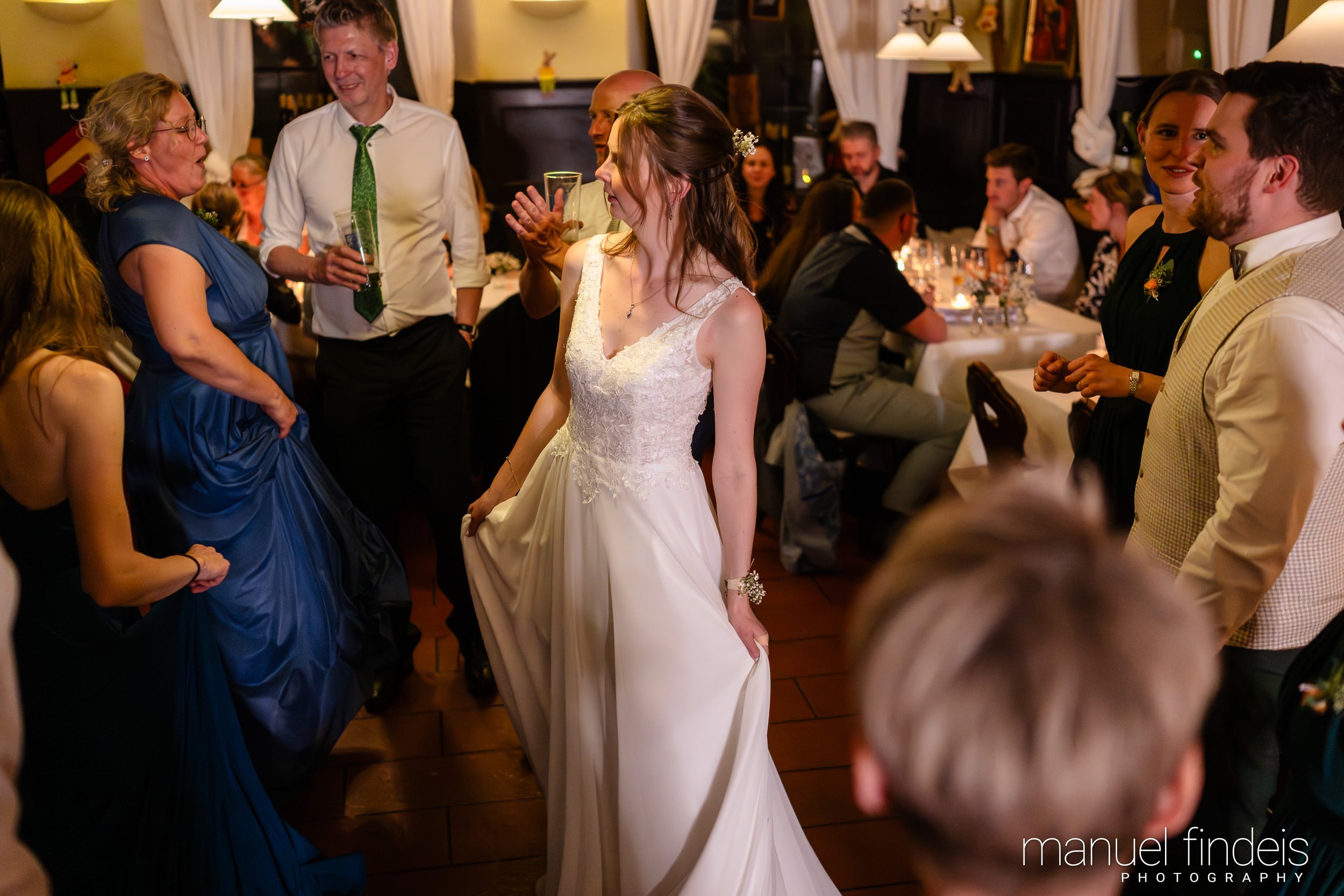 1055_Hochzeit_VuA_www.manuelfindeis.com.jpg