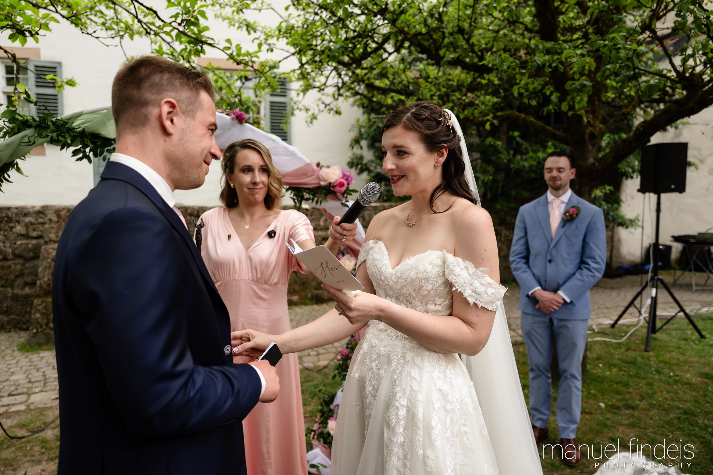 0176_Hochzeit_RuS_www.manuelfindeis.com.jpg