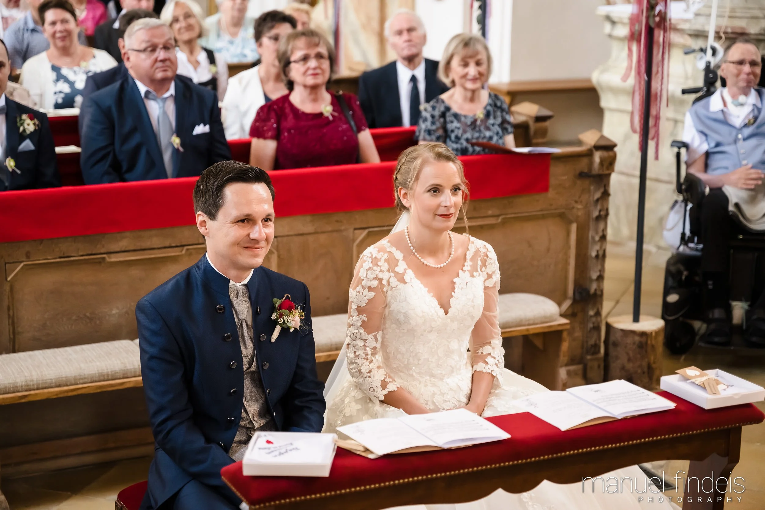 0462_Hochzeit-MuR-Kirche_www.manuelfindeis.com.jpg