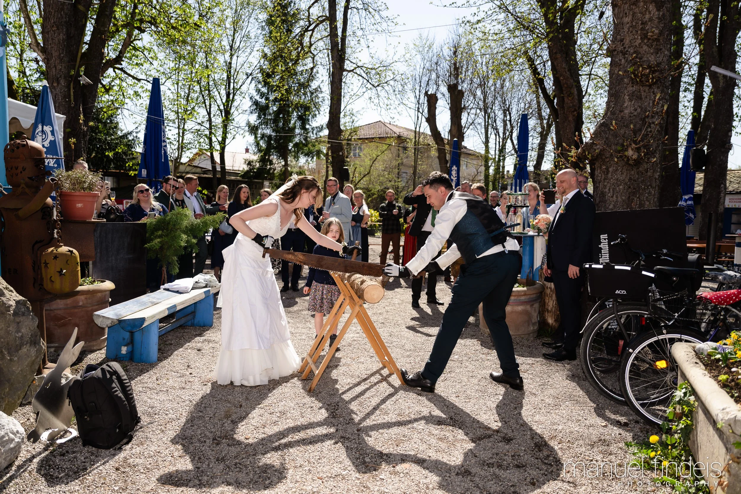 Der Baumstamm & das Bettlaken