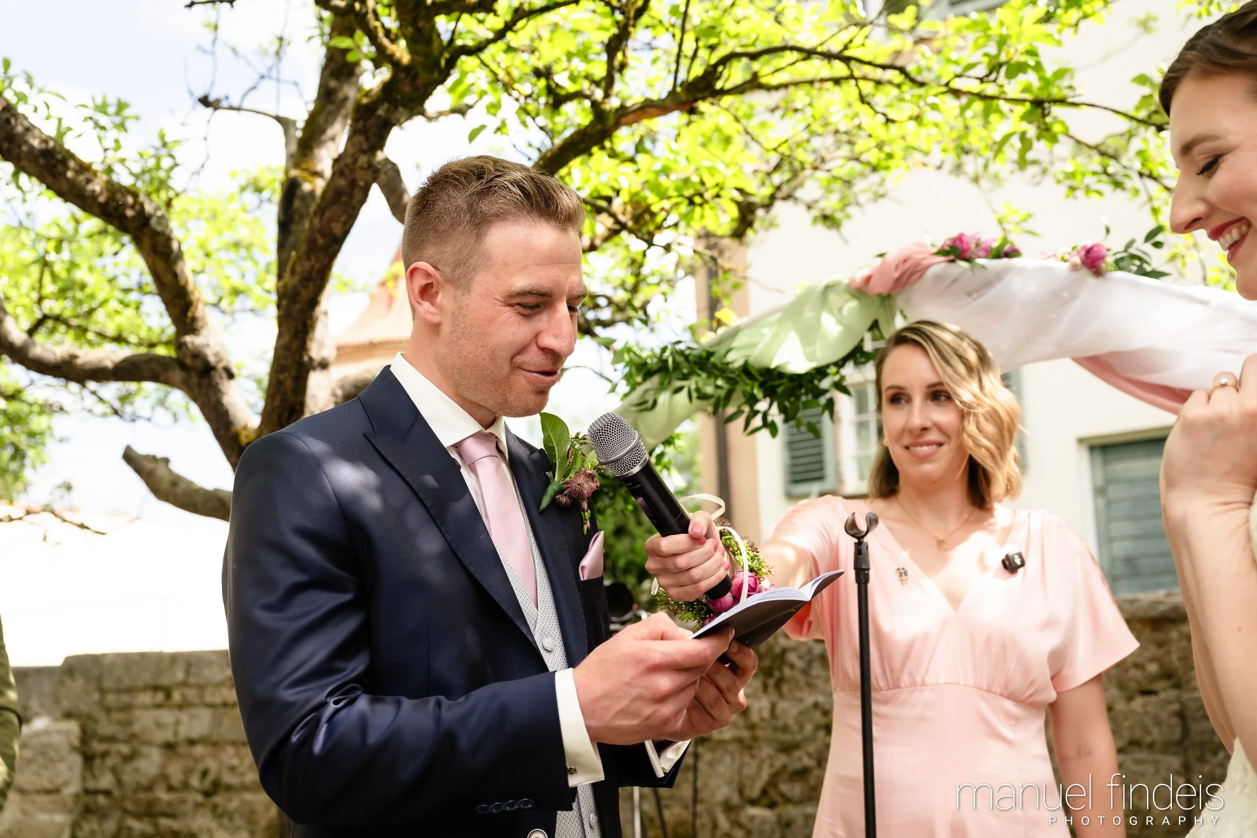 0140_Hochzeit_RuS_www.manuelfindeis.com.jpg