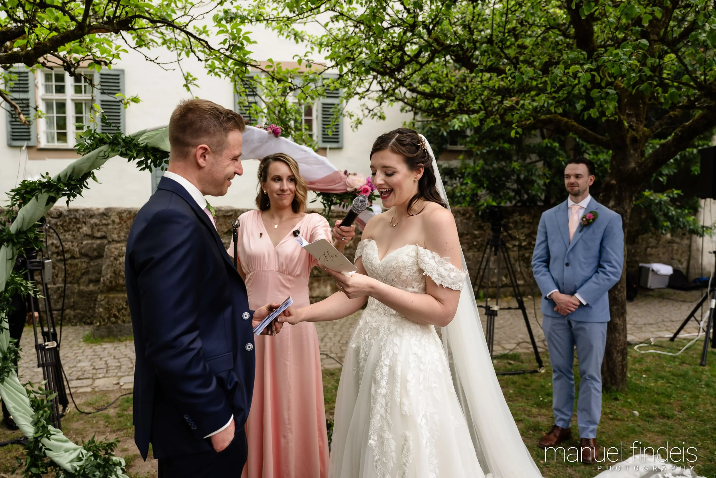 0180_Hochzeit_RuS_www.manuelfindeis.com.jpg
