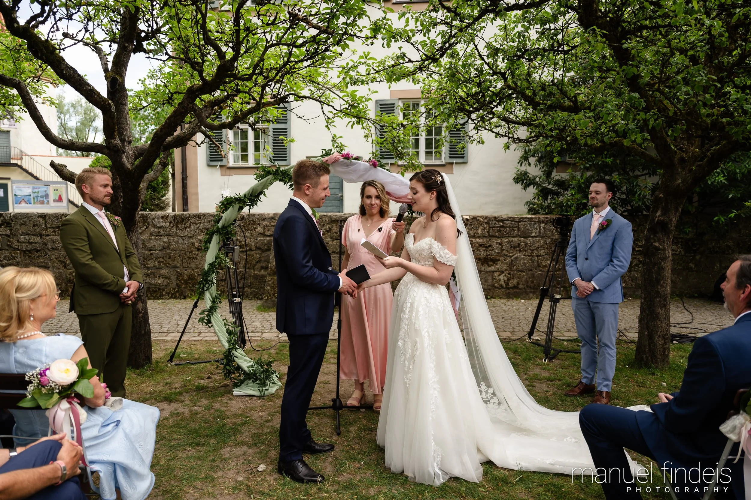 0182_Hochzeit_RuS_www.manuelfindeis.com.jpg