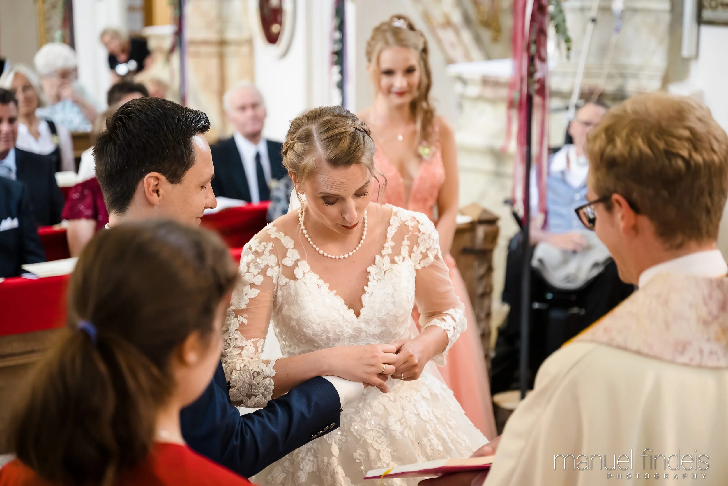 0343_Hochzeit-MuR-Kirche_www.manuelfindeis.com.jpg
