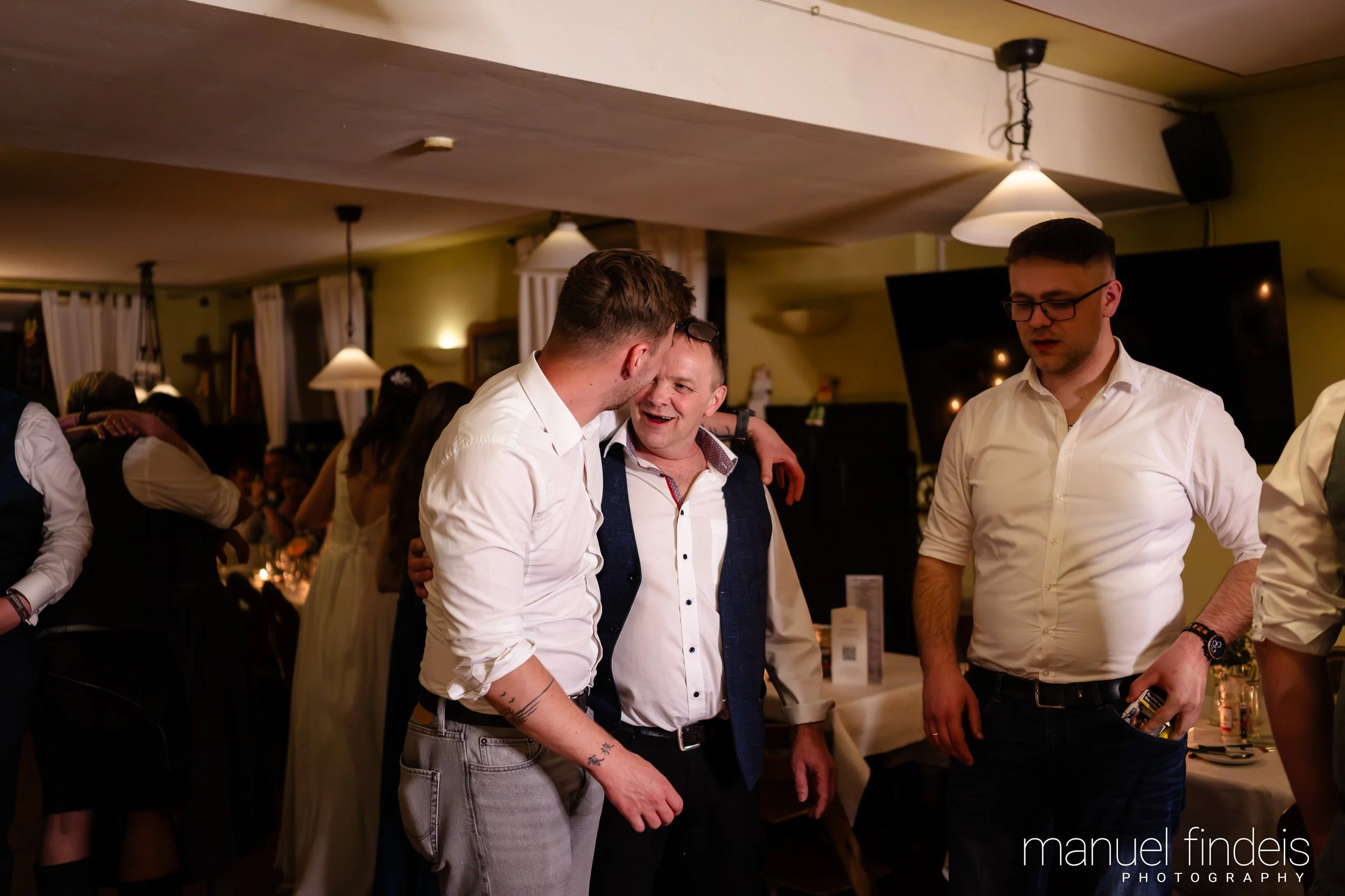 1027_Hochzeit_VuA_www.manuelfindeis.com.jpg