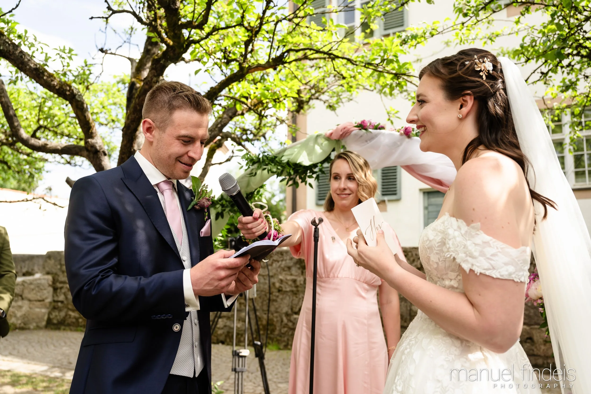 0143_Hochzeit_RuS_www.manuelfindeis.com.jpg