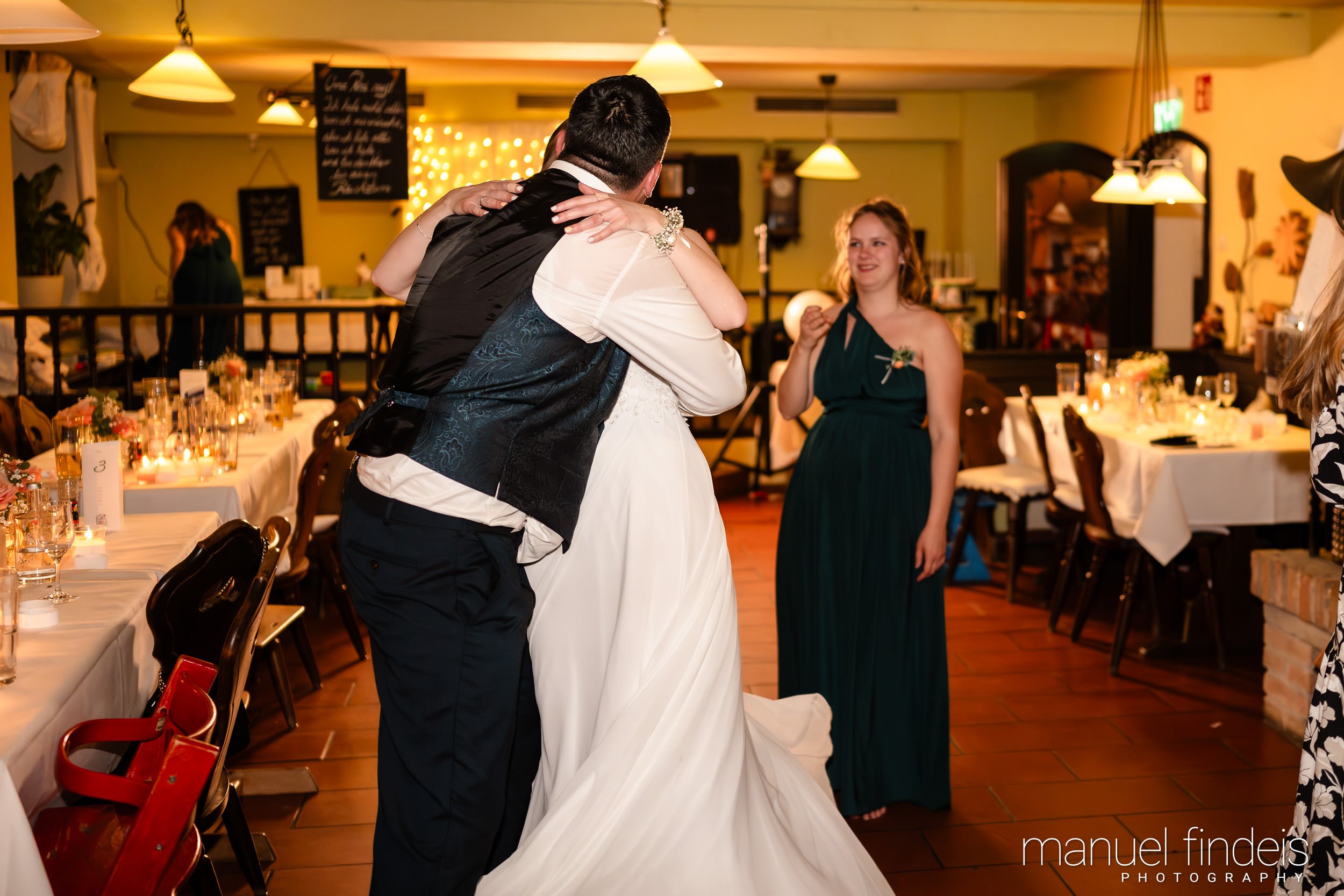 1136_Hochzeit_VuA_www.manuelfindeis.com.jpg