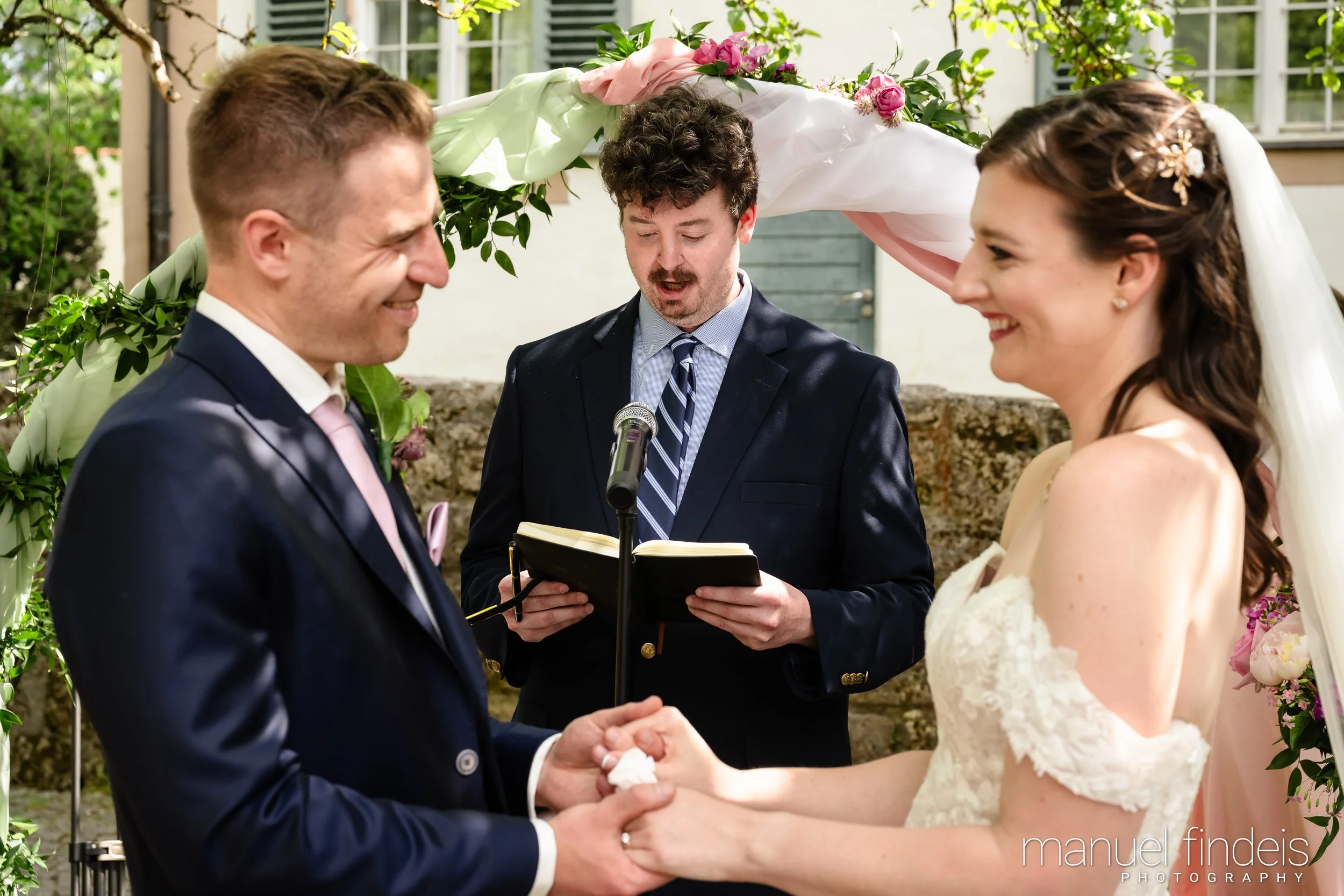 0125_Hochzeit_RuS_www.manuelfindeis.com.jpg